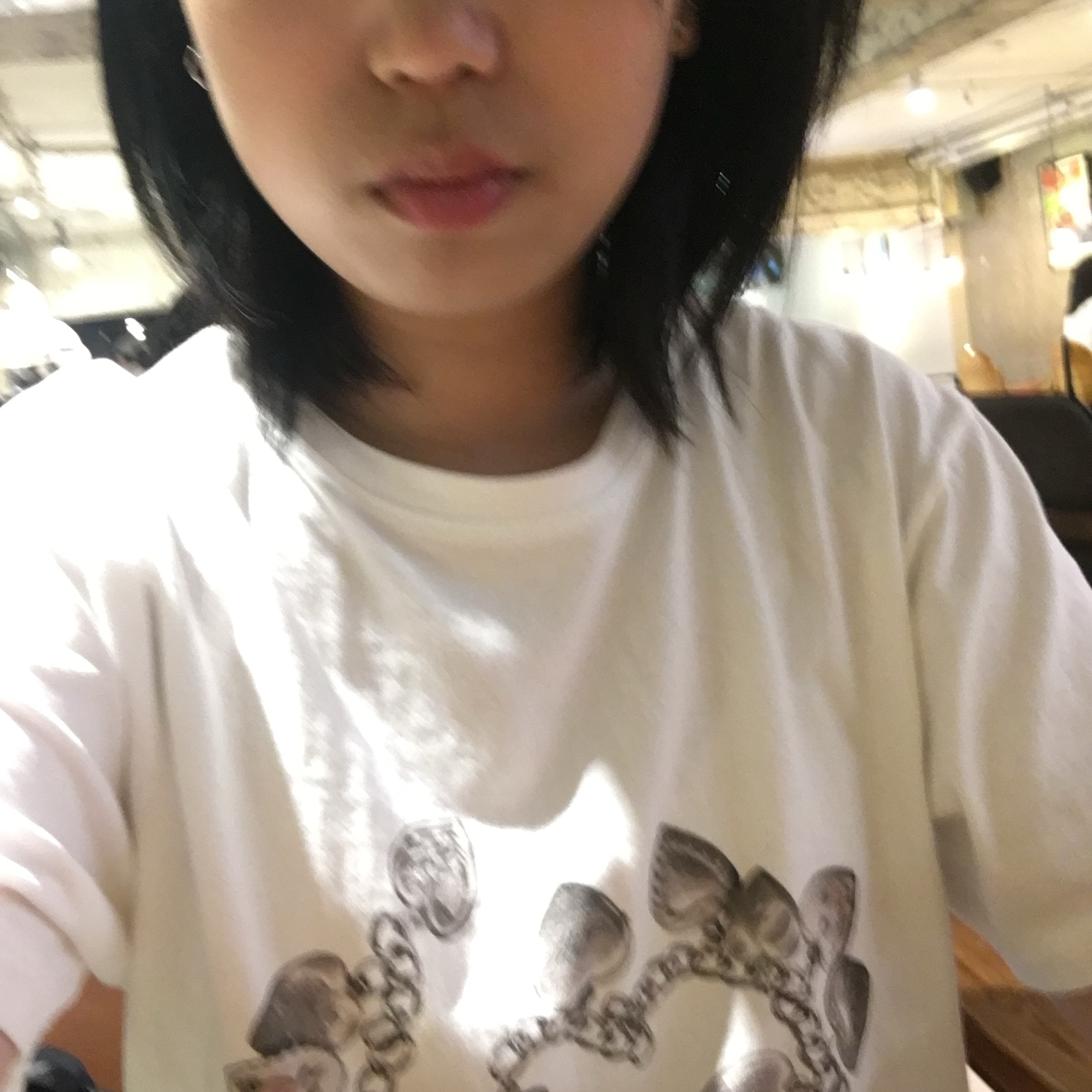 MILLO WOMEN Vintage Pendant T-Shirts Ivory 착용 스타일 - 2