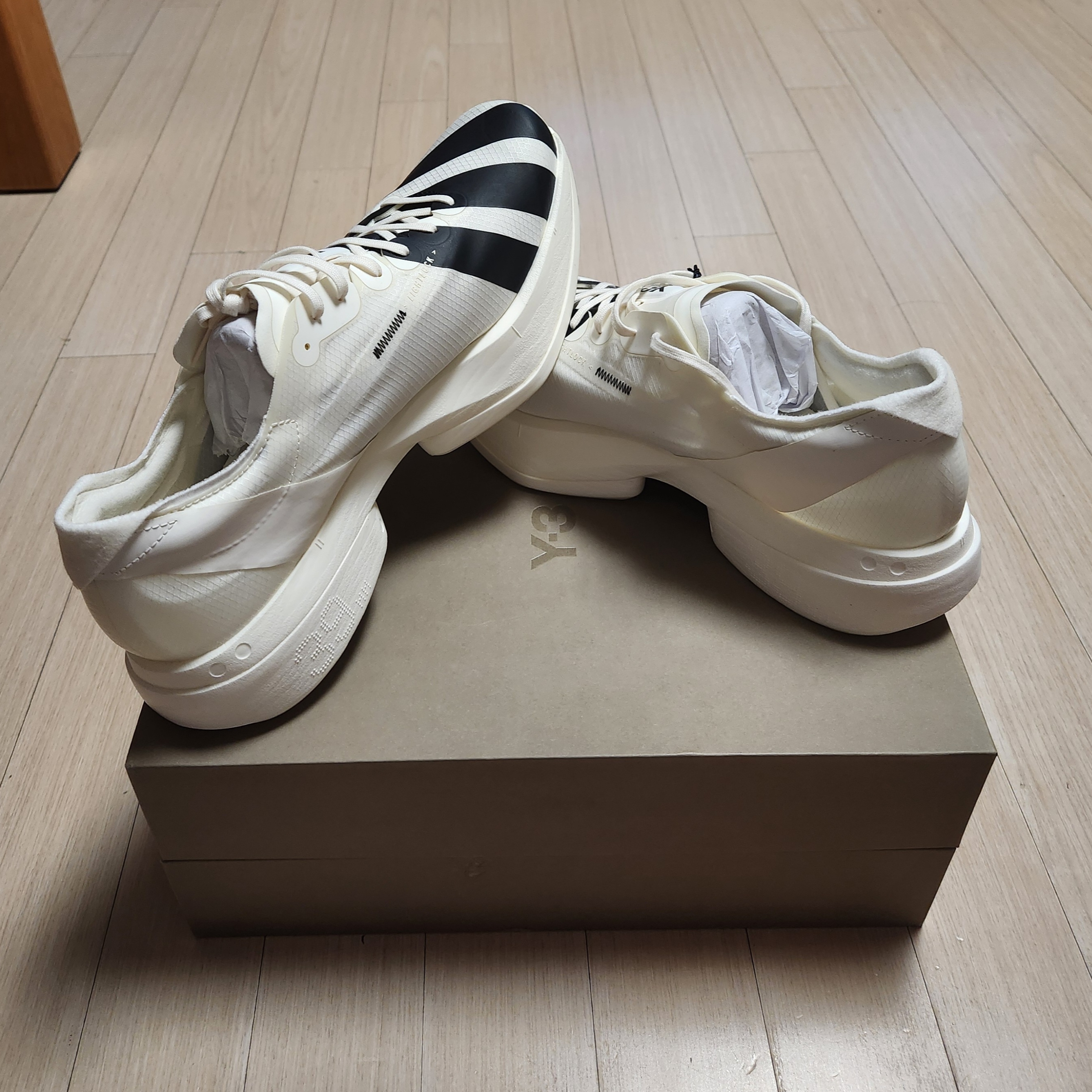 Y-3 Adios Pro 4 Off White Black 착용 스타일 - 6