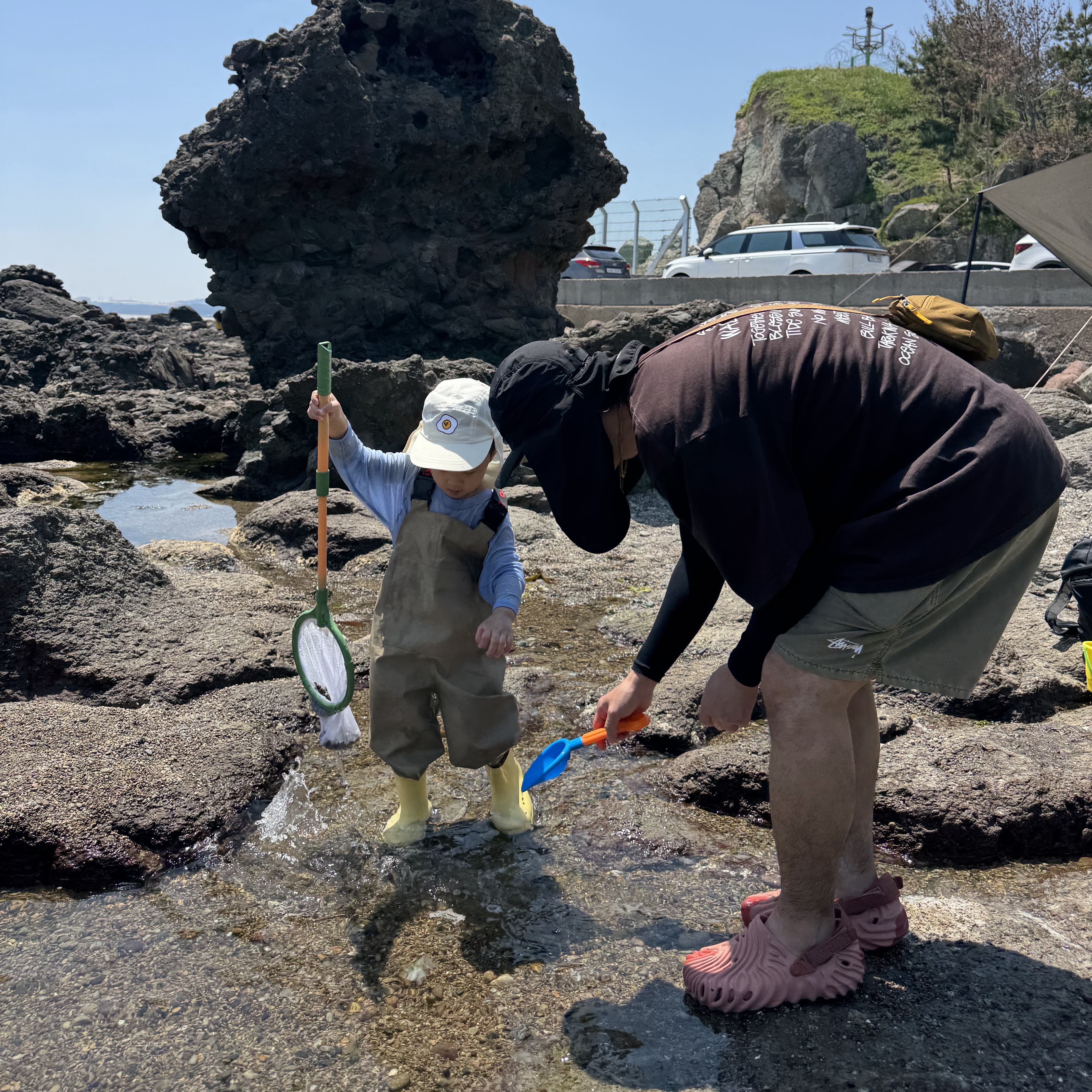 Stussy x Wales Bonner Ocean Song T-Shirt Brown, Crocs x Salehe Bembury Pollex Clog Kuwata 착용 스타일 - 1