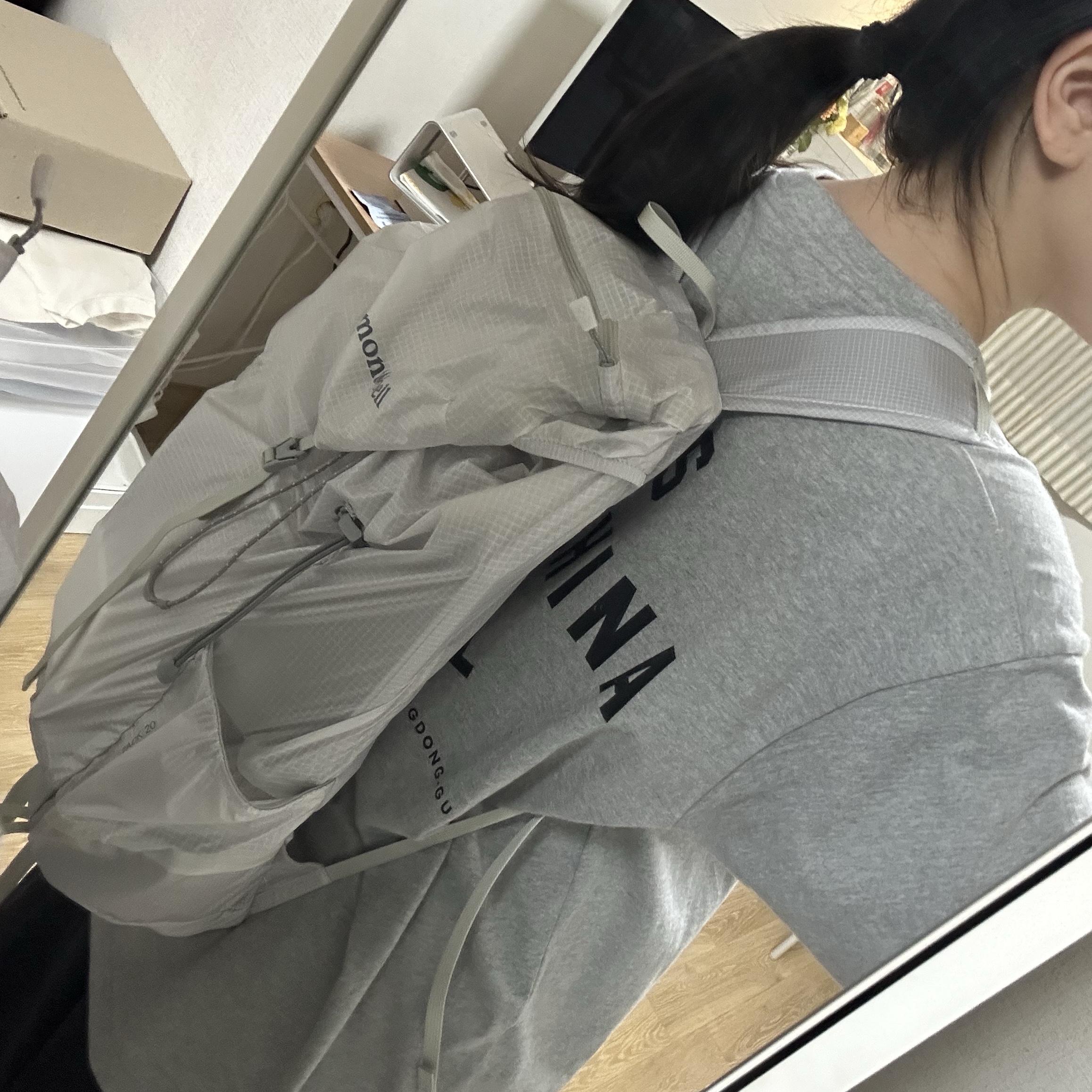 Montbell Versalite Pack 20 Backpack Ice White 착용 스타일 - 2