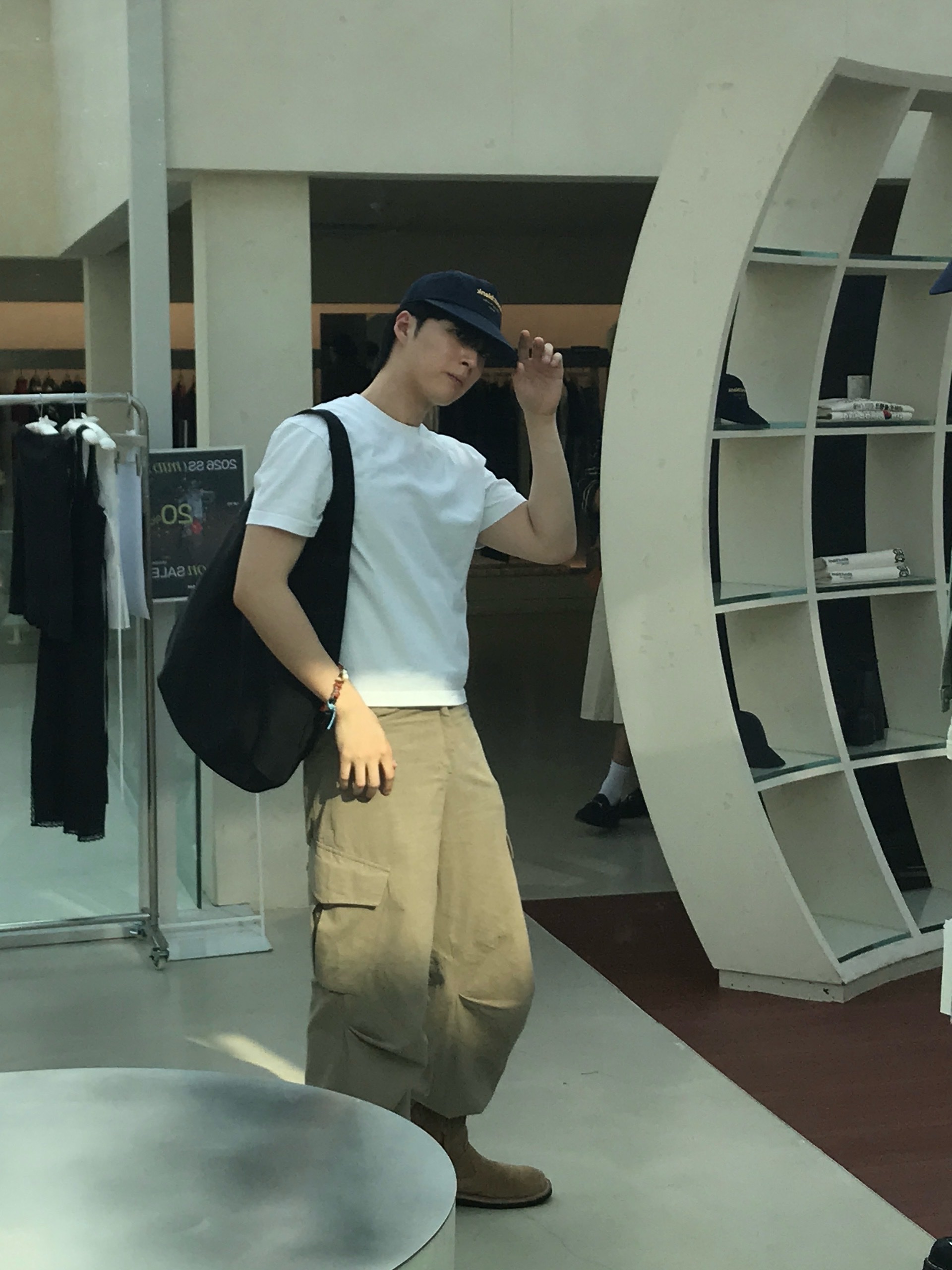 [KREAM 단독] About:Blank Box Cap Navy Yellow - 26SS 착용 스타일 - 3