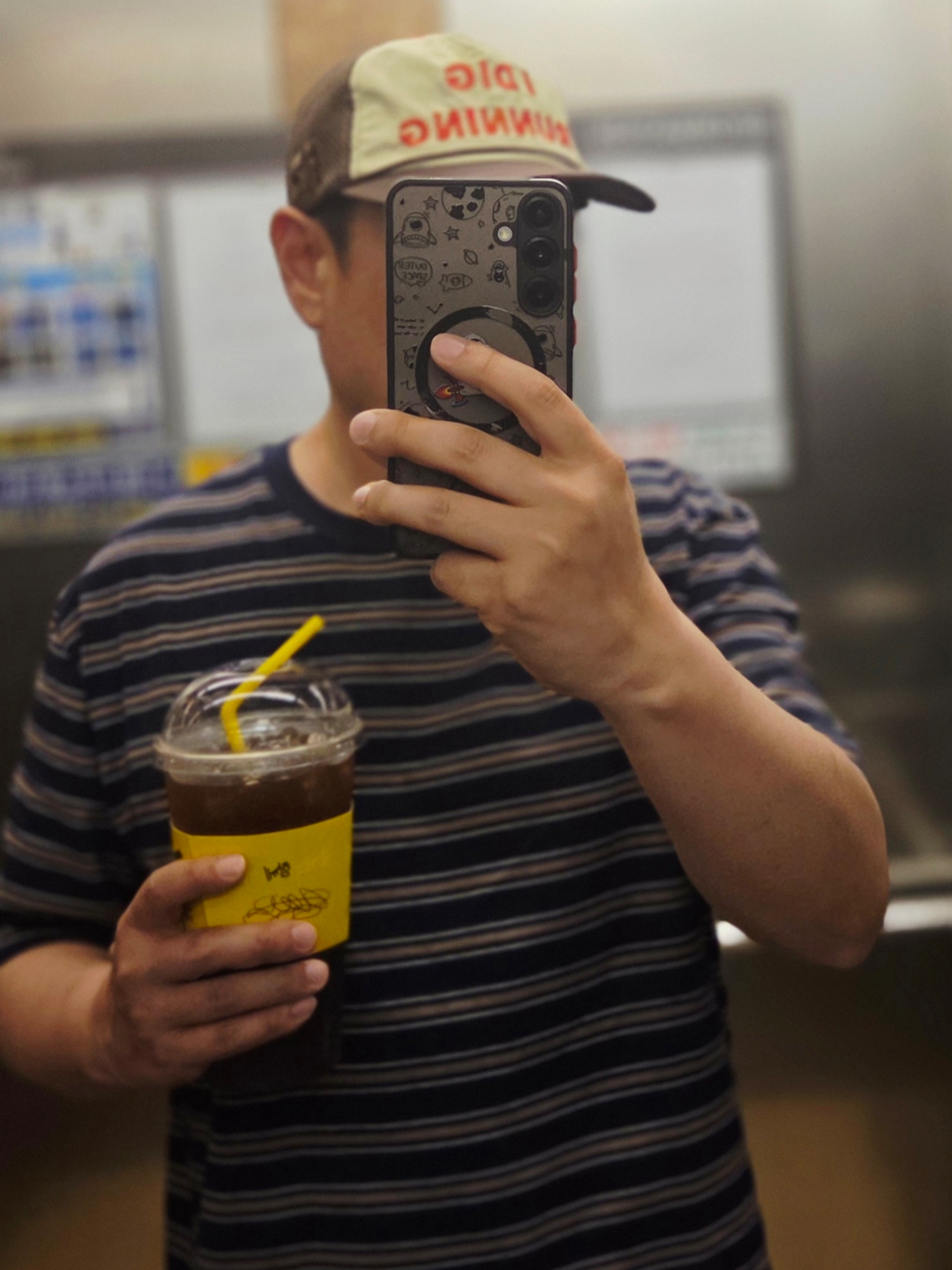 Knitted Stripe Leathrer Heart T-Shirt Navy, Alex Zono I Dig Running Trucker Hat OG Brown - CapeTown 착용 스타일 - 1