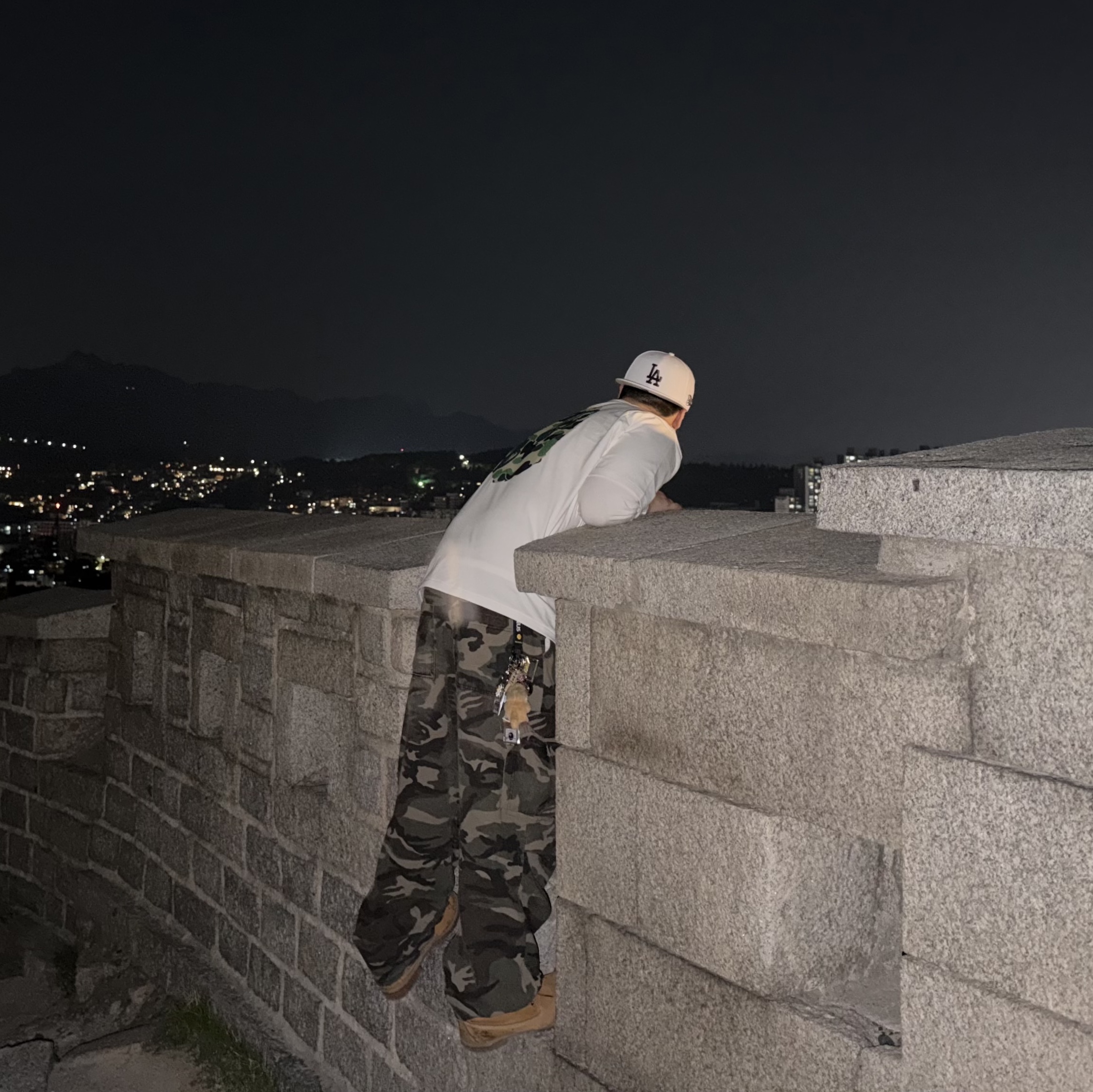 BAPE ABC Camo Big Ape Head T-Shirt White Green, Timberland Premium 6 inch Waterproof Boot Wheat Nubuck - Wide 착용 스타일 - 2