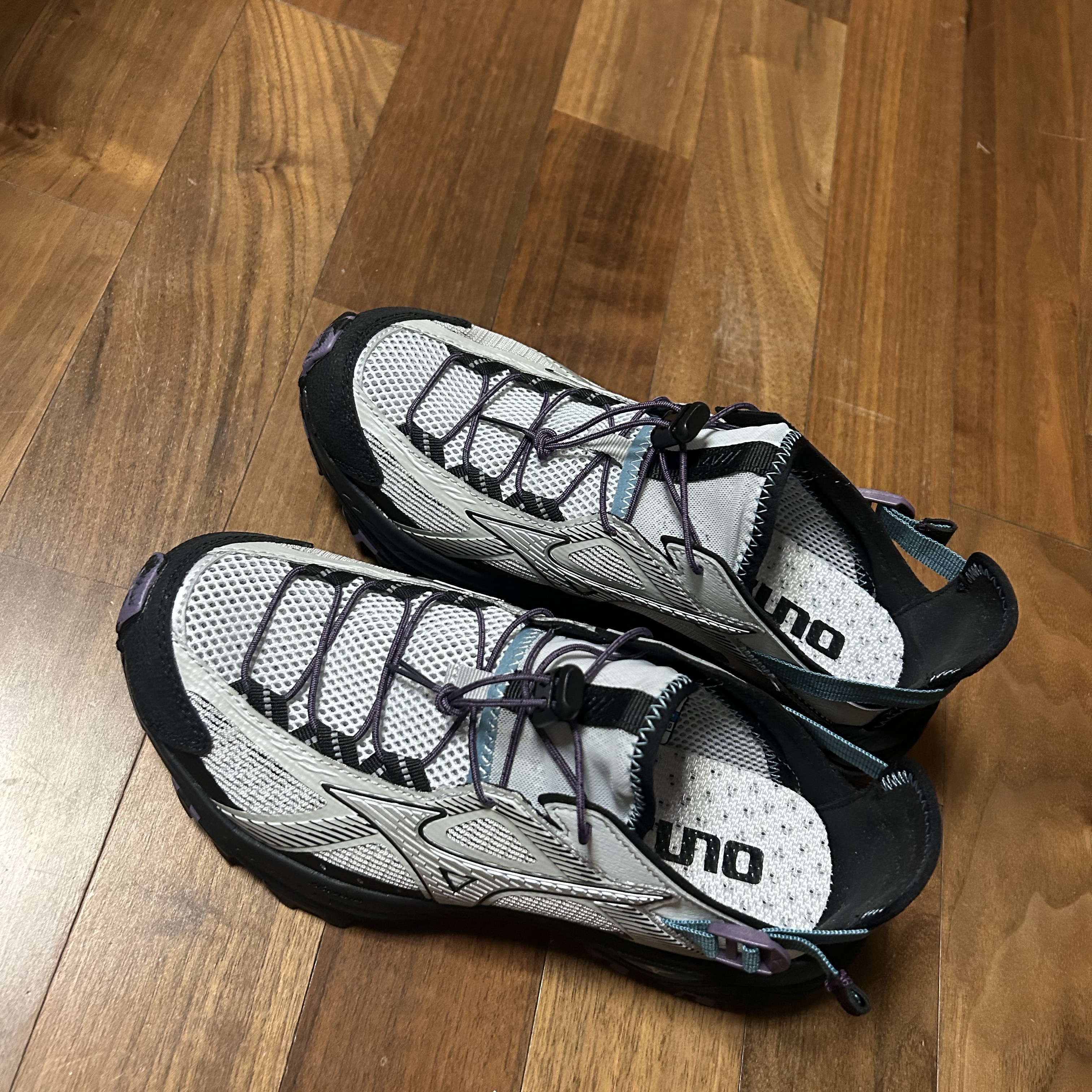 Mizuno Racer Trail SE V2 Gorpcore Silver Black 착용 스타일 - 1