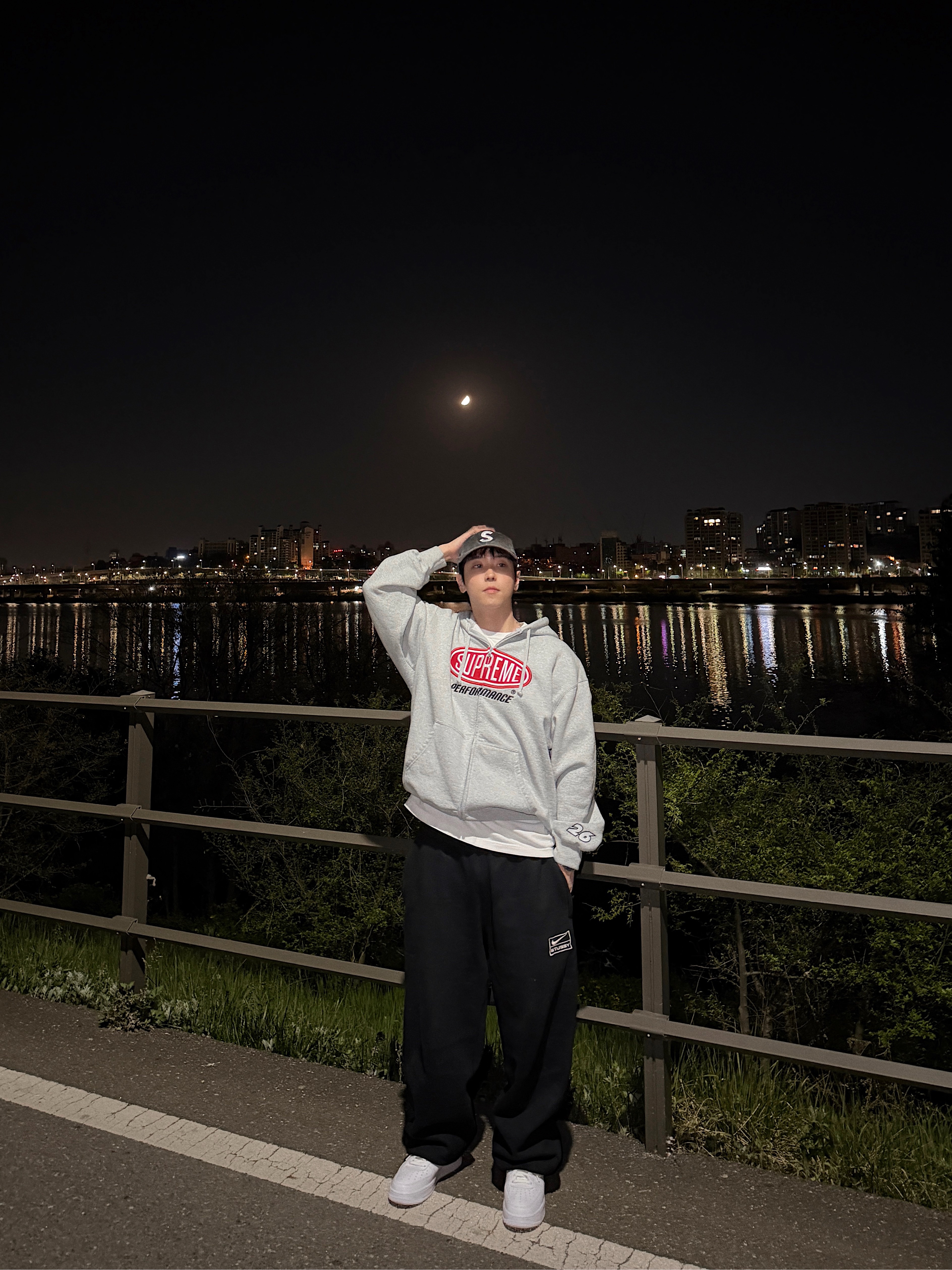 Supreme Performance Zip Up Hooded Sweatshirt Heather Grey - 26SS, Nike Air Force 1 '07 Fresh White 착용 스타일 - 2