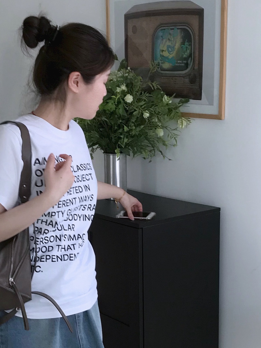 MILLO WOMEN Lettering Archive T-shirts White 착용 스타일 - 2