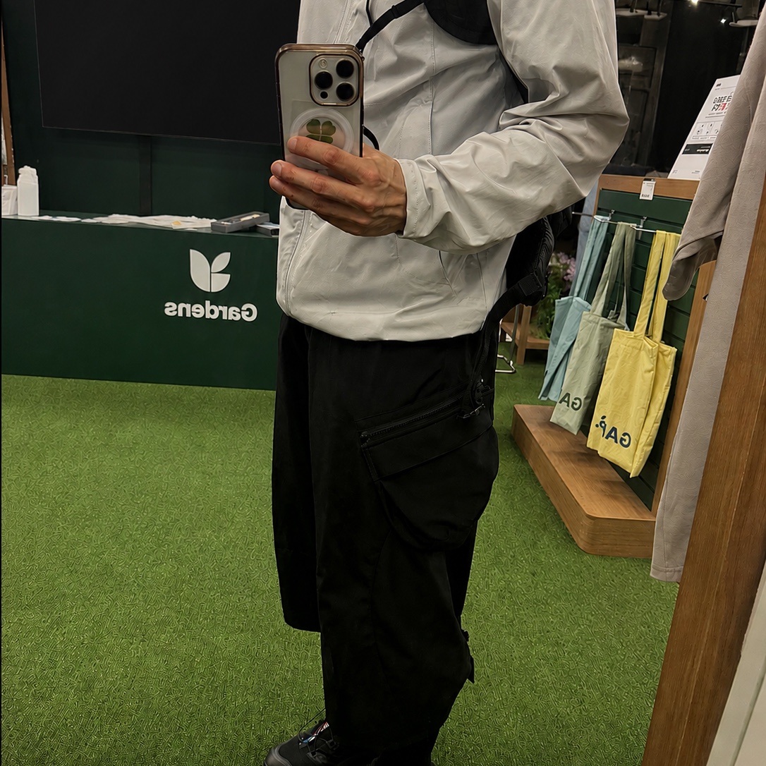Sansan Gear Utility Cargo Pants Black, Salomon XT-6 ADV Black 착용 스타일