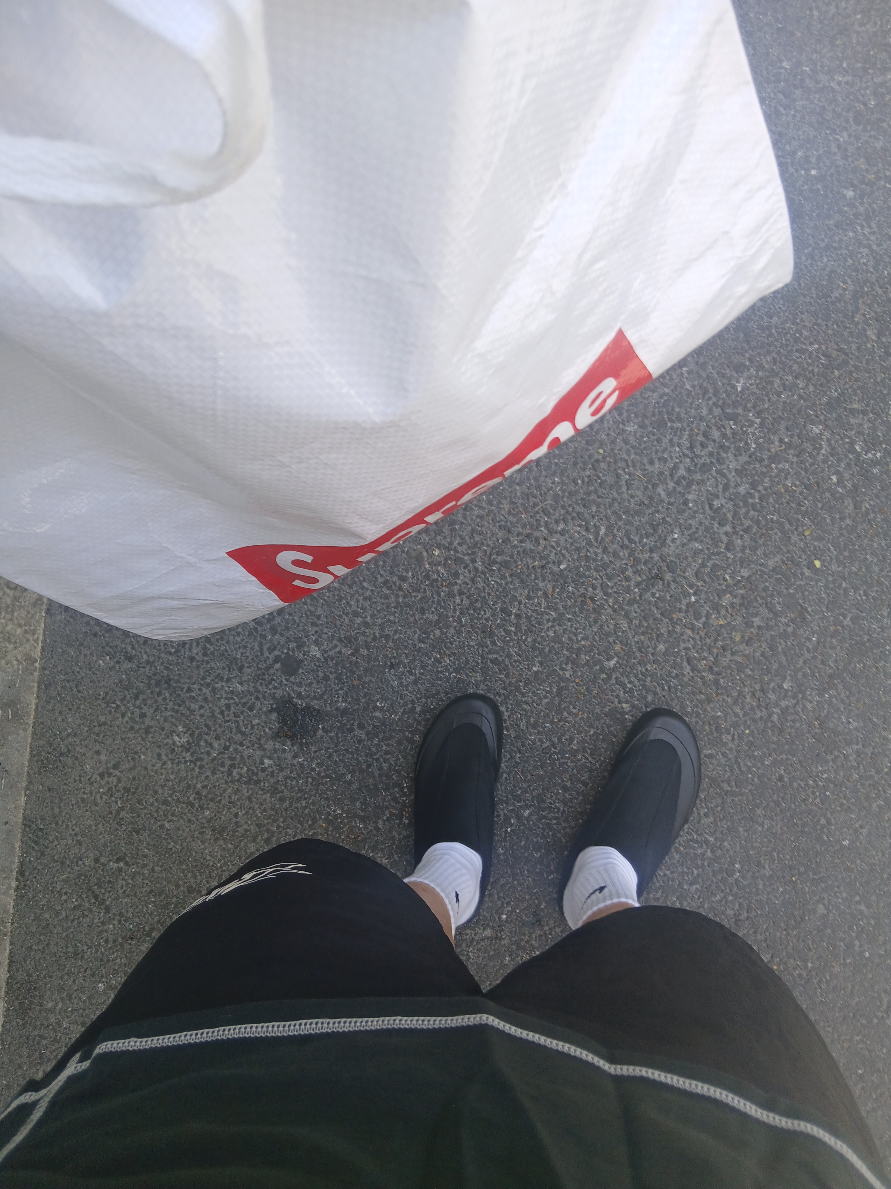Arc'teryx Squamish Hoody Black, Nike x Stussy Shorts Black (FJ9167-010) 착용 스타일 - 4