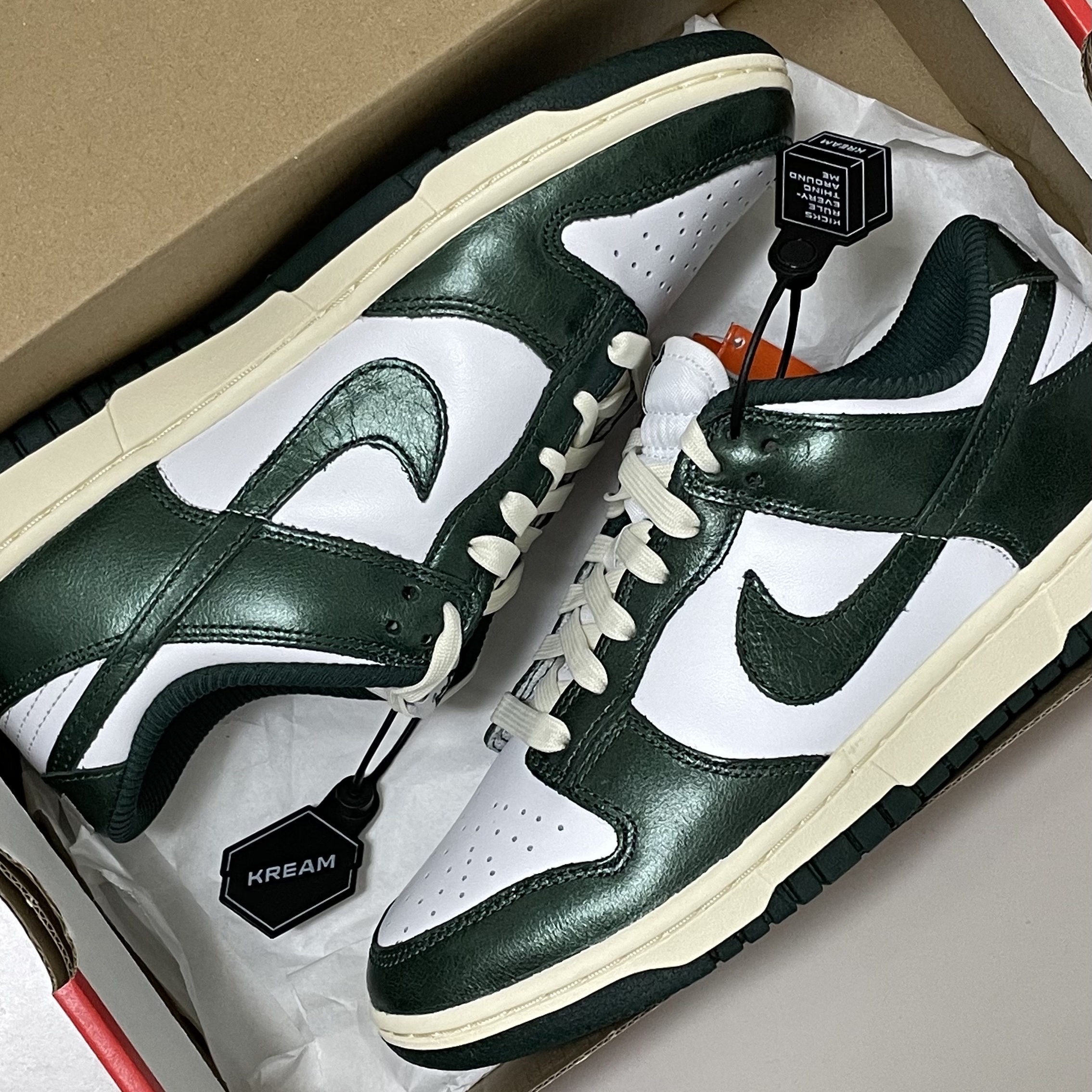 (W) Nike Dunk Low Vintage Green 착용 스타일