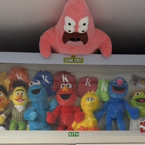 Kith x Sesame Street Plush Multi (Set Of 7), Uniqlo UT x CPFM x SpongeBob Plush Toy Patrick Star 착용 스타일