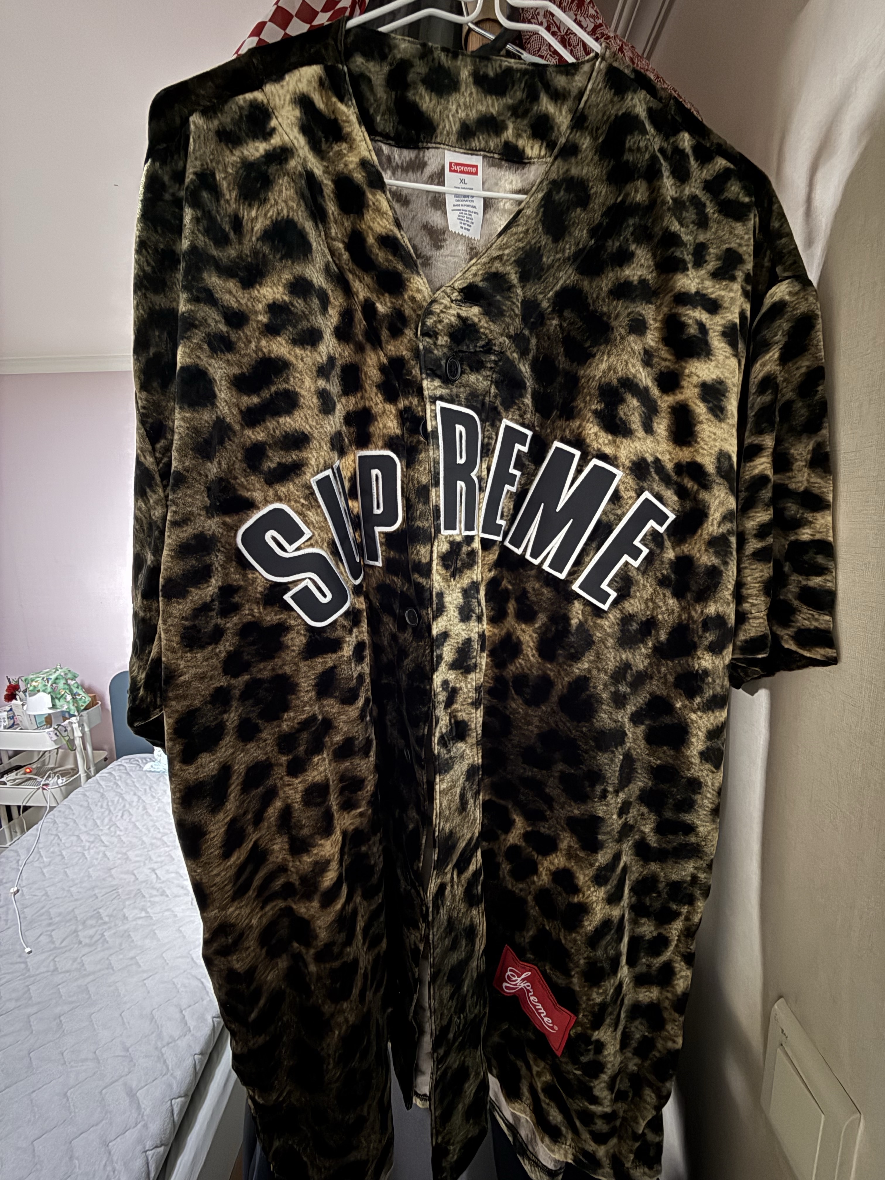 Supreme Velvet Baseball Jersey Leopard - 25SS 착용 스타일