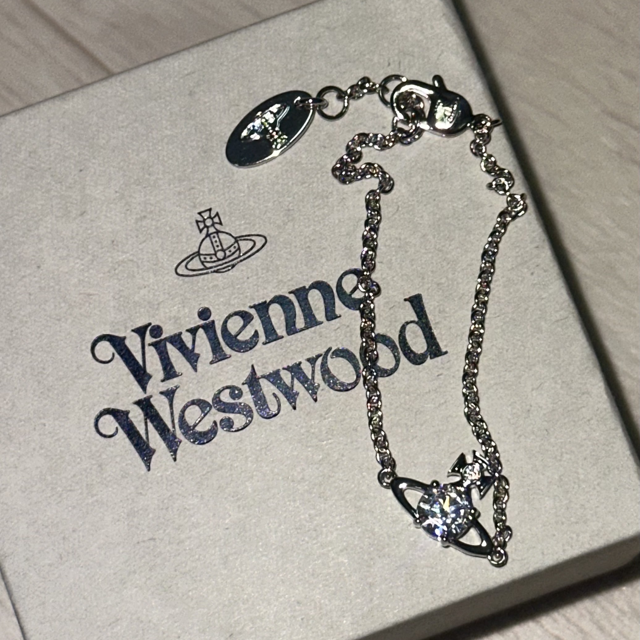 Vivienne Westwood Reina Small Bracelet Silver 착용 스타일 - 1