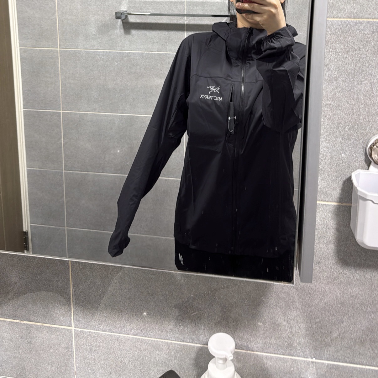 Arc'teryx Squamish Hoody Black 착용 스타일 - 2