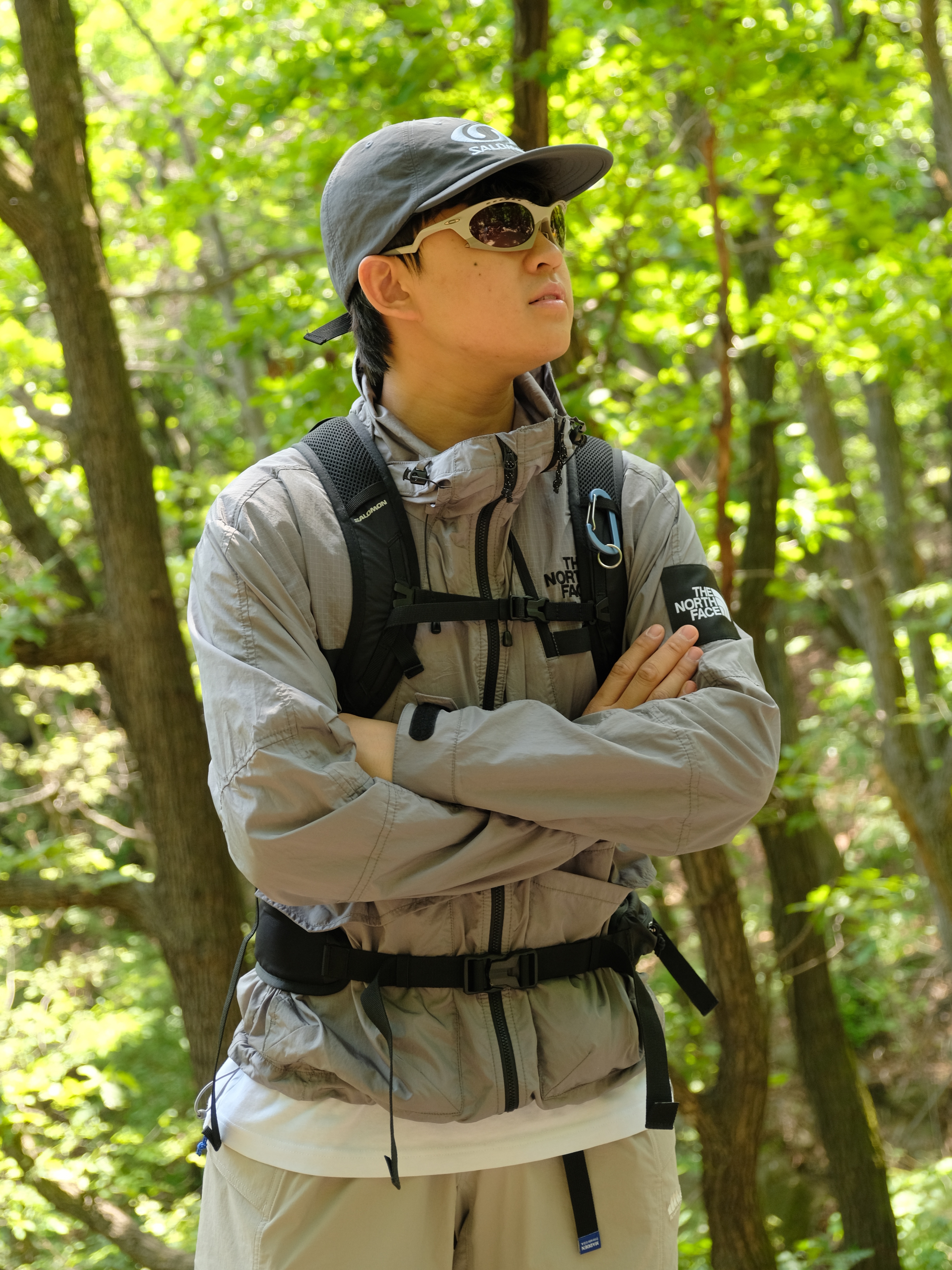 Oakley Plantaris Matte Sand Frame Prizm Brown Gradient Lenses Regular Universal Fit, The North Face White Label Sheldon Jacket Cool Gray 착용 스타일 - 3