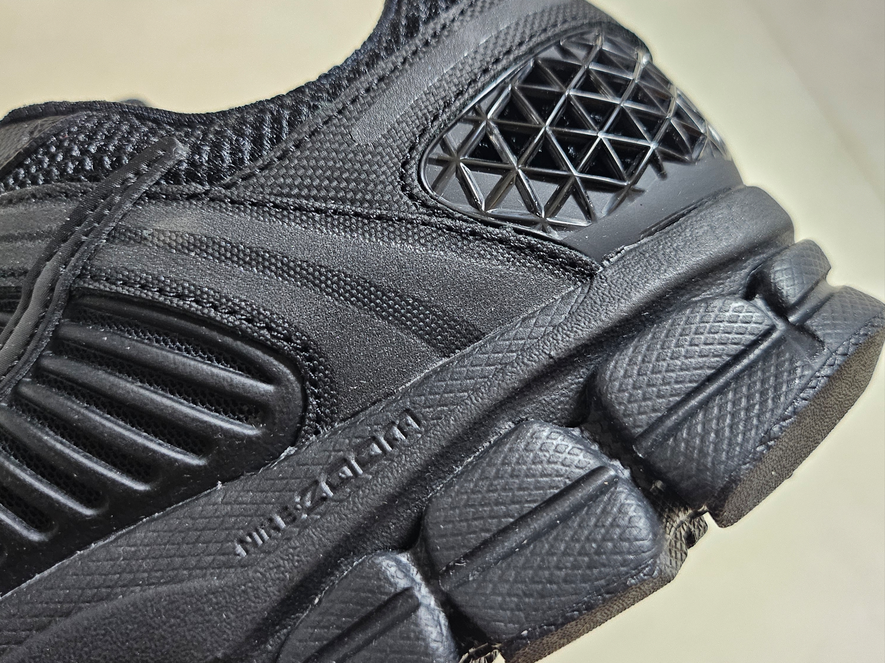 Nike Zoom Vomero 5 SP Black 착용 스타일 - 7