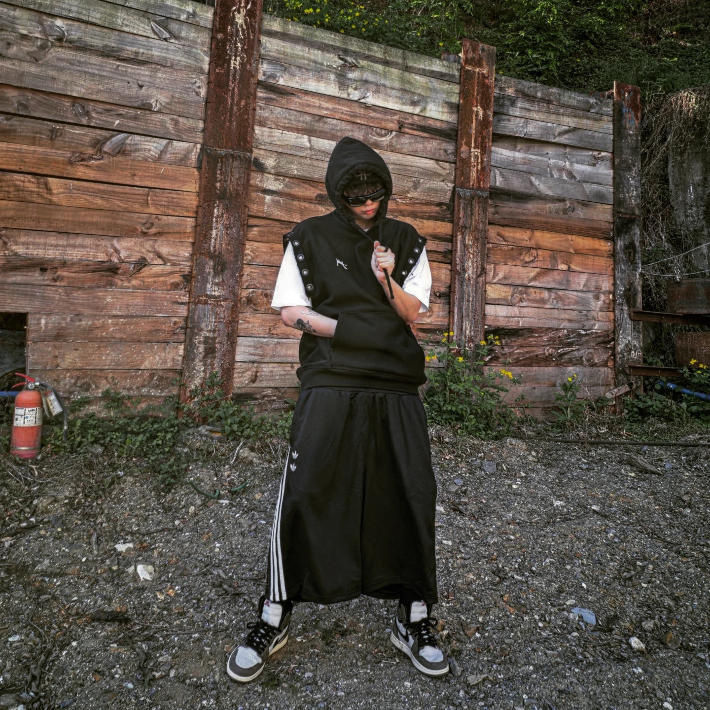 Junya Watanabe x Stussy Hooded Vest Black, Palace x McDonald's Logo T-Shirt White - 23FW 착용 스타일