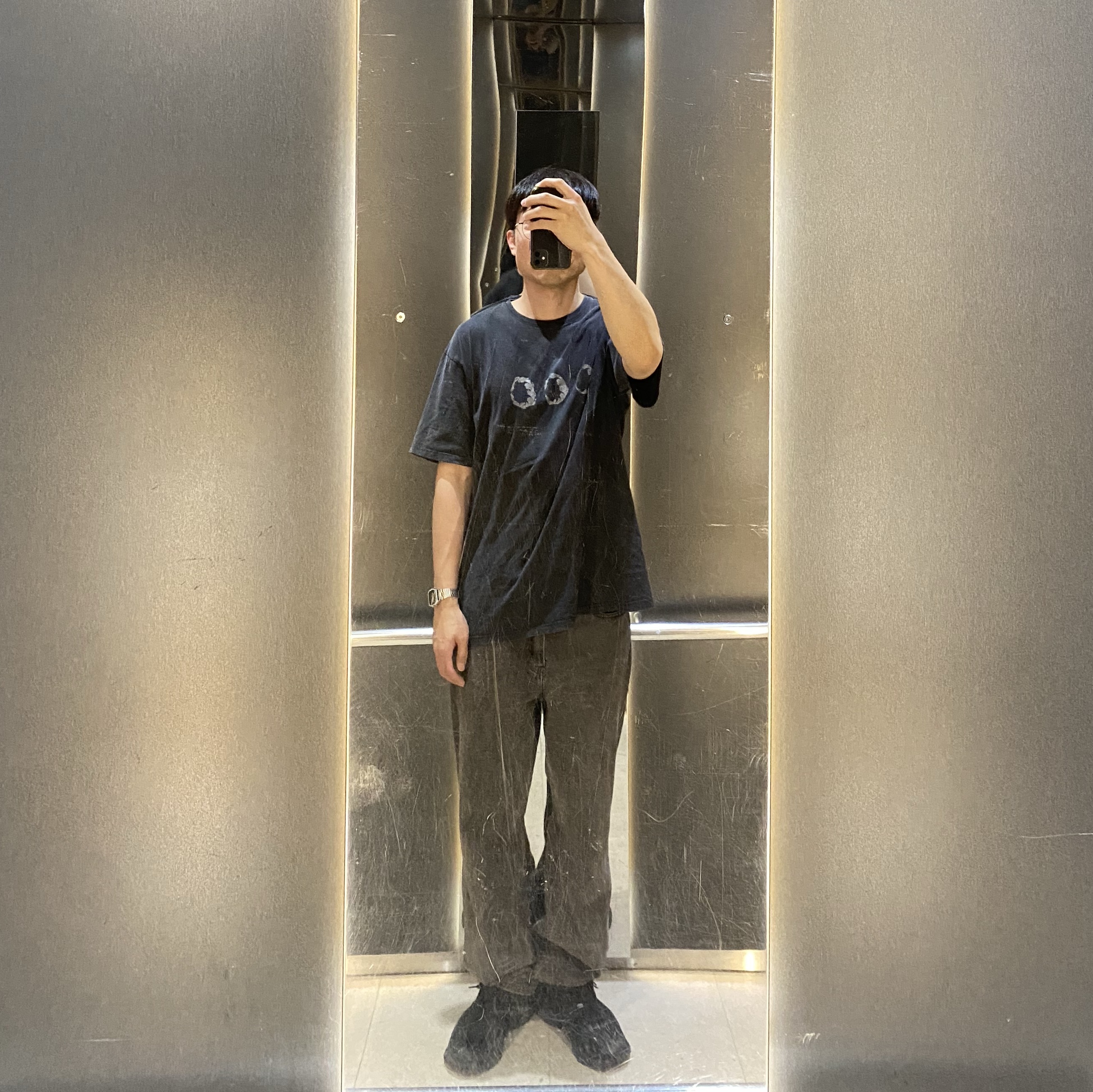 Levi's Silvertab Loose Fit Jeans Black, Nike Zoom Vomero 5 SP Black 착용 스타일