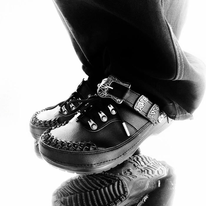 Crocs x Andersson Bell Classic Clog Black 착용 스타일