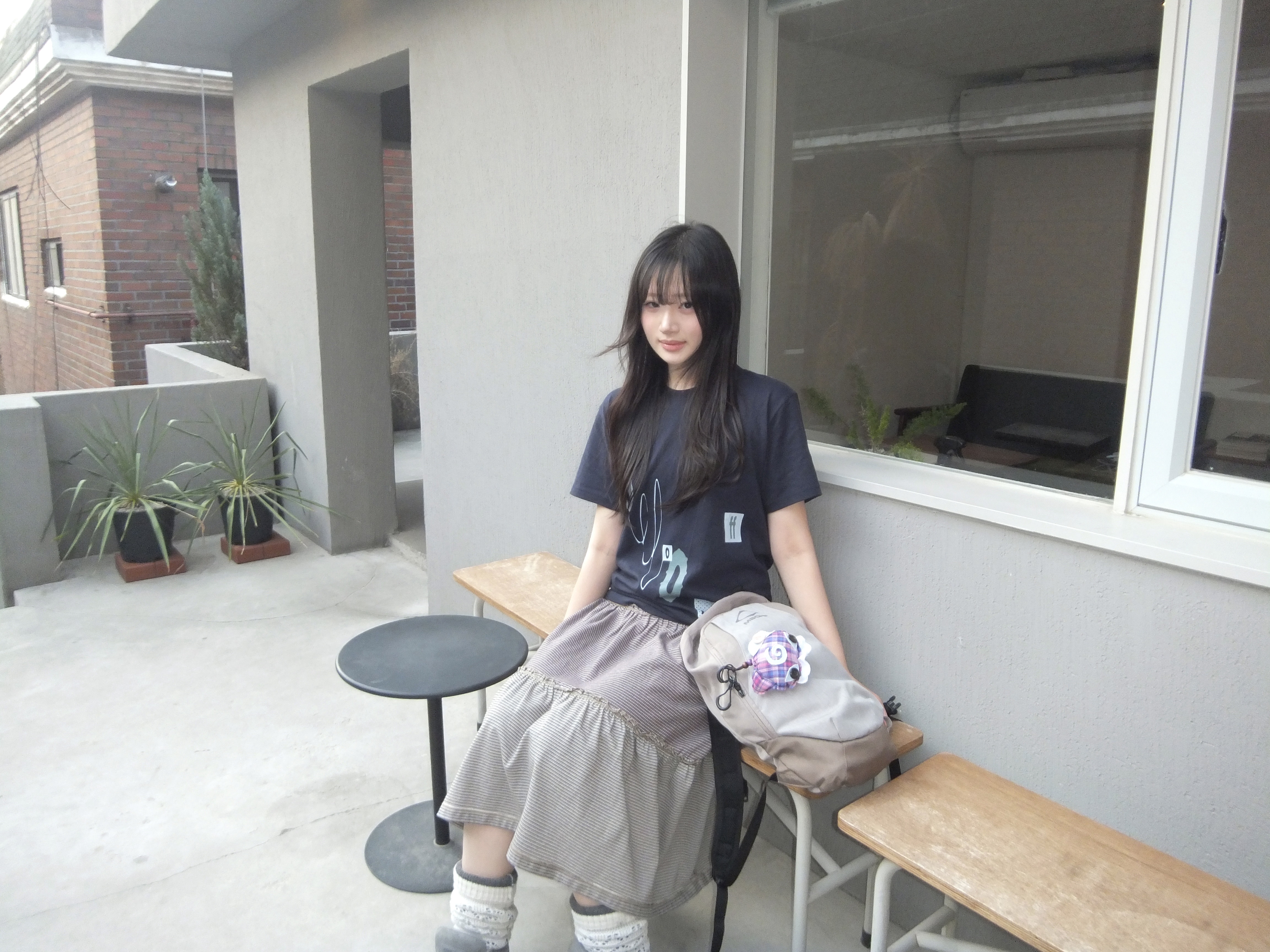 COYSEIO Colored Stripe Midi Skirt Grey Beige, Mischief Rhombus Backpack Pink Grey 착용 스타일