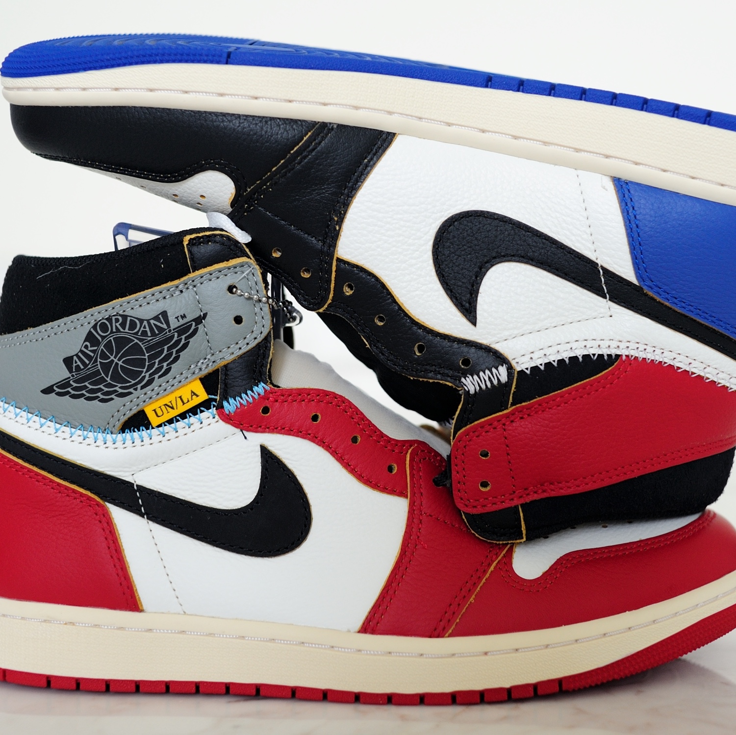Jordan 1 x Fragment x Union LA Black and Varsity Red 착용 스타일 - 1