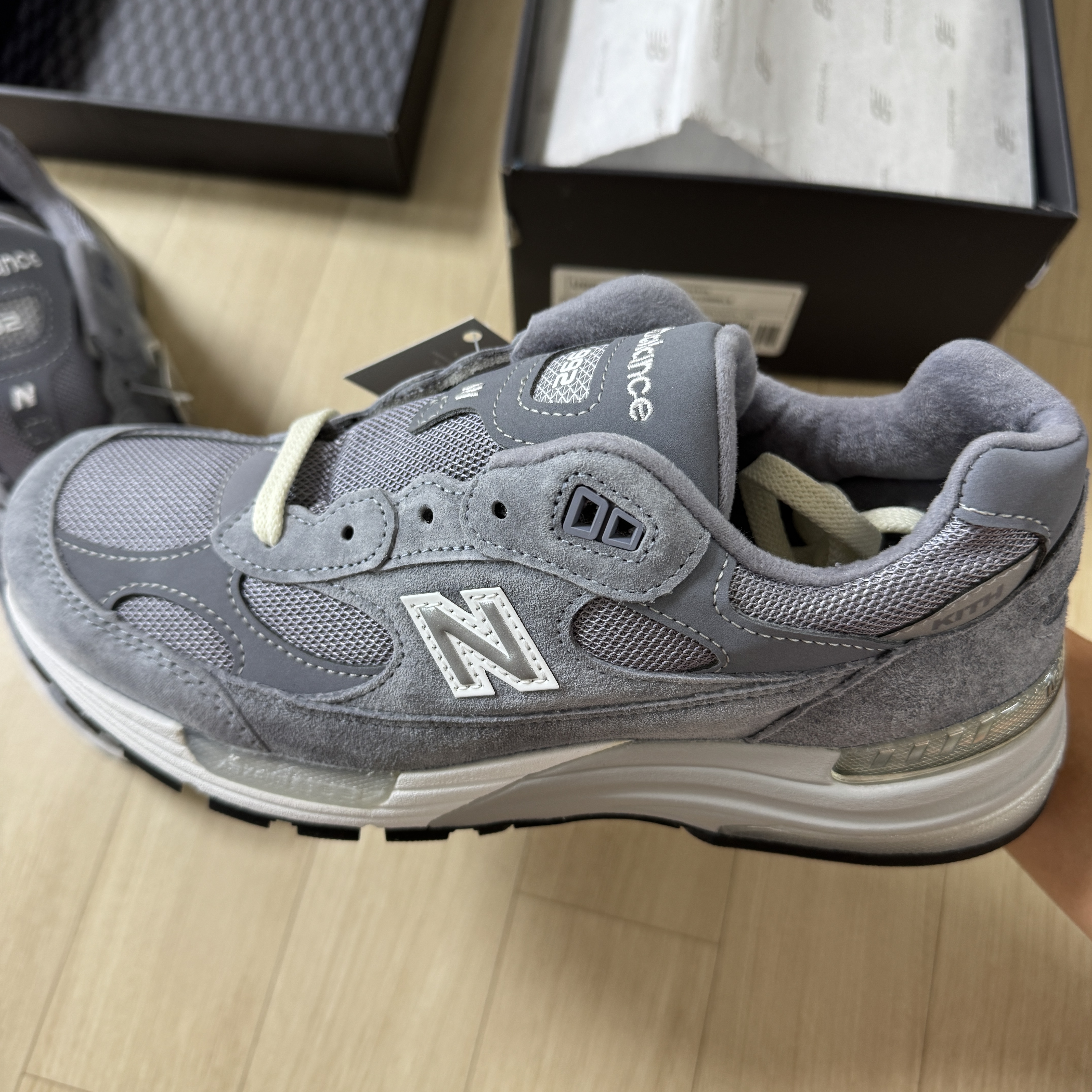 New Balance x Kith 992 Made in USA Argon 착용 스타일 - 2