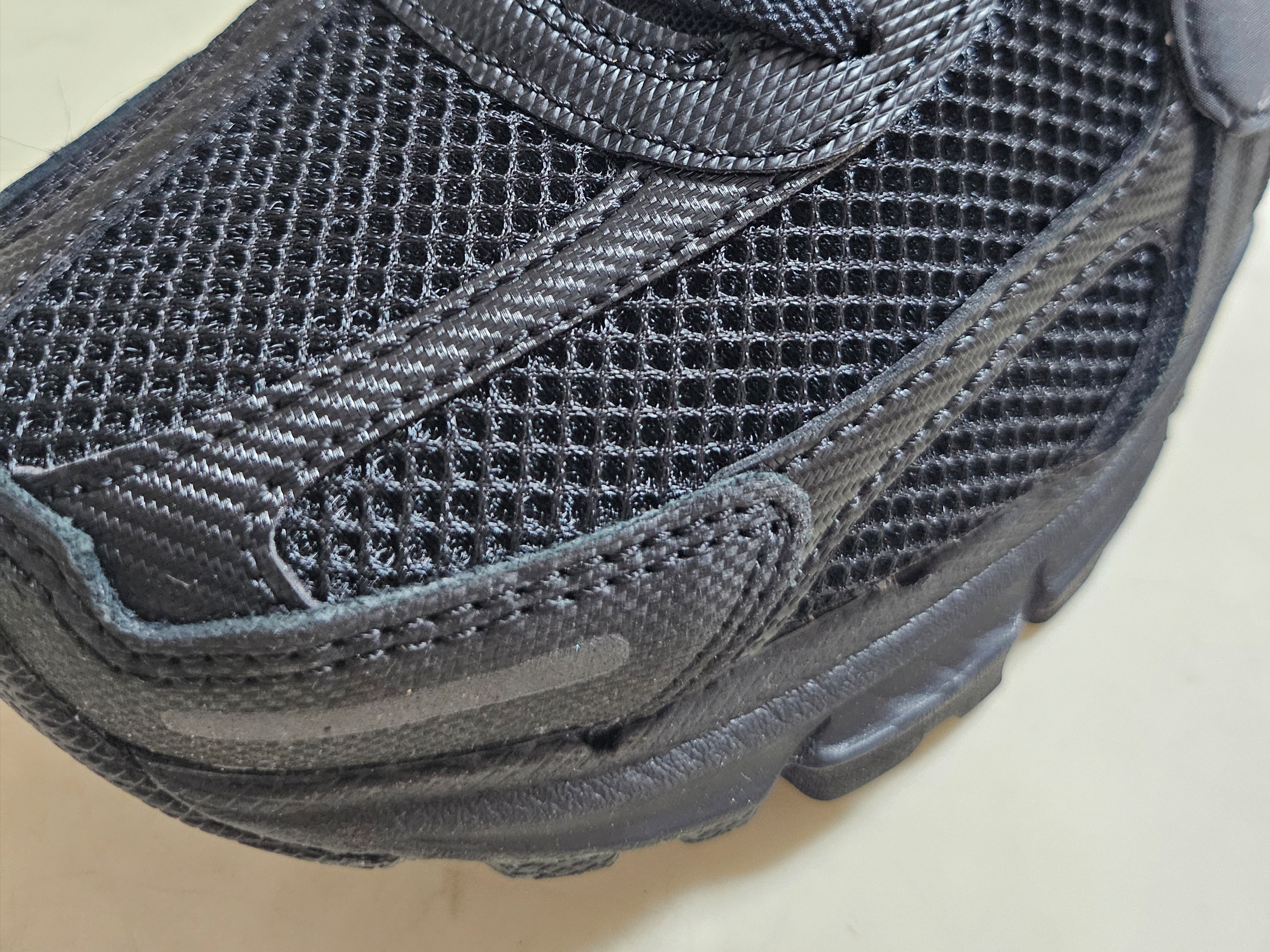 Nike Zoom Vomero 5 SP Black 착용 스타일 - 5