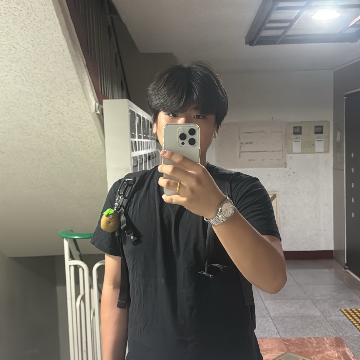 Ader Error Sig; TRS/BL Tag T-Shirt 01 Black, Rolex Submariner 41mm 124060 Black Oyster 착용 스타일