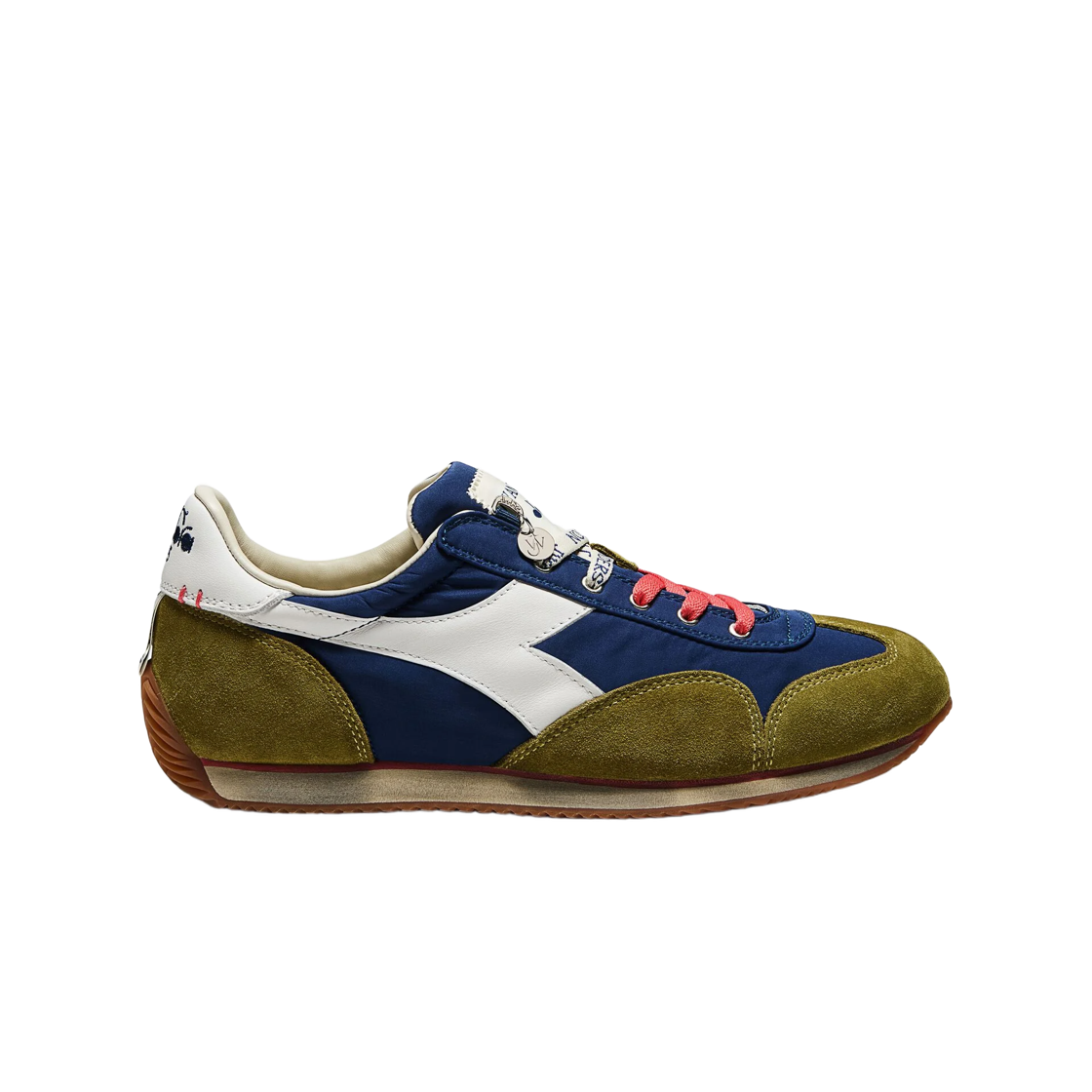 (W) JW 앤더슨 x 디아도라 이큅 트레이너 인 네이비 피어니((W) JW Anderson x Diadora Equipe Trainers in Navy Peony)