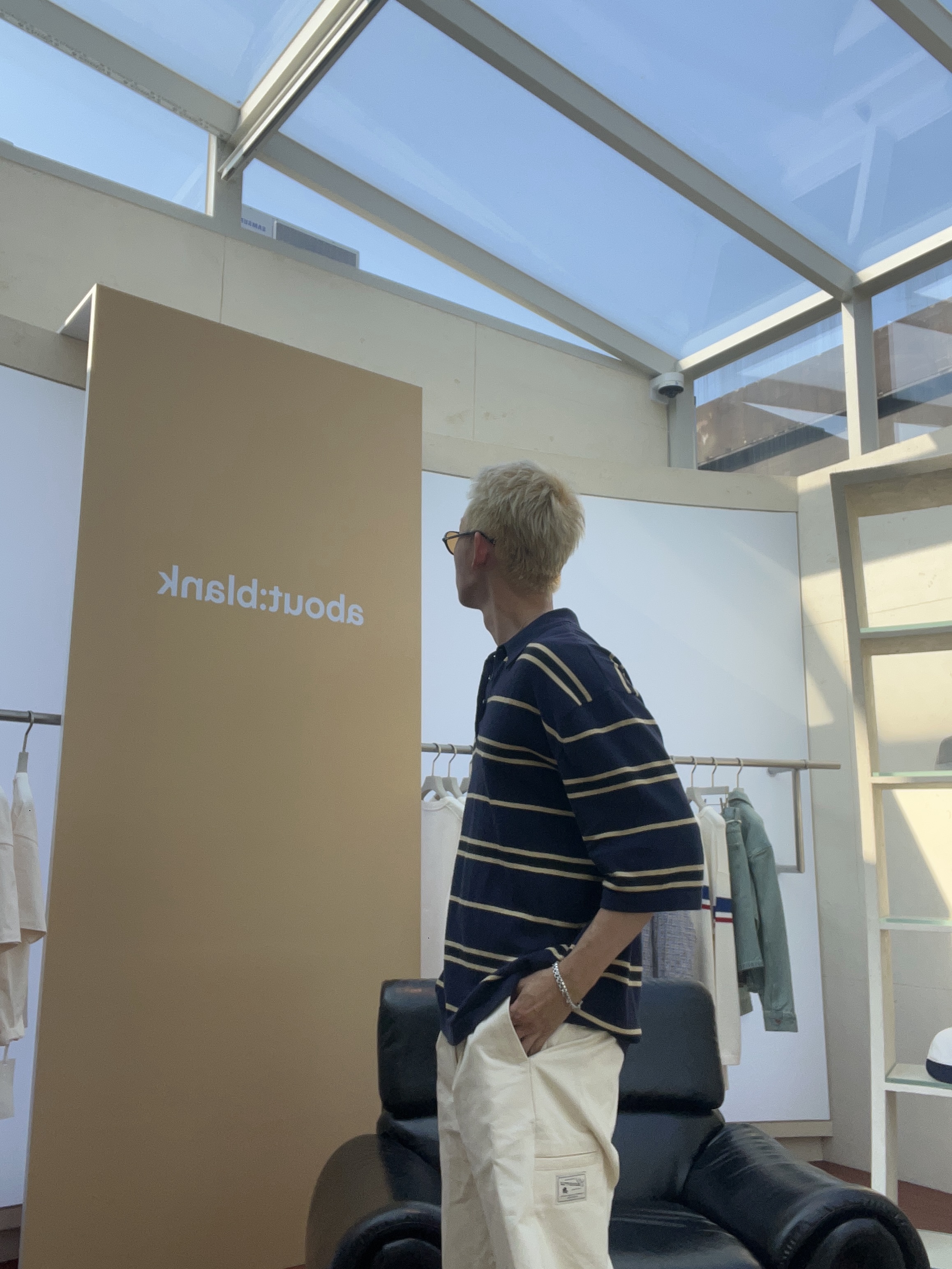 [KREAM 단독] [재입고] About:Blank Monogram Contrast Cap Ecru Navy - 26SS, Zara x Willy Chavarria Striped Knit Polo Shirt Navy Blue 착용 스타일 - 2