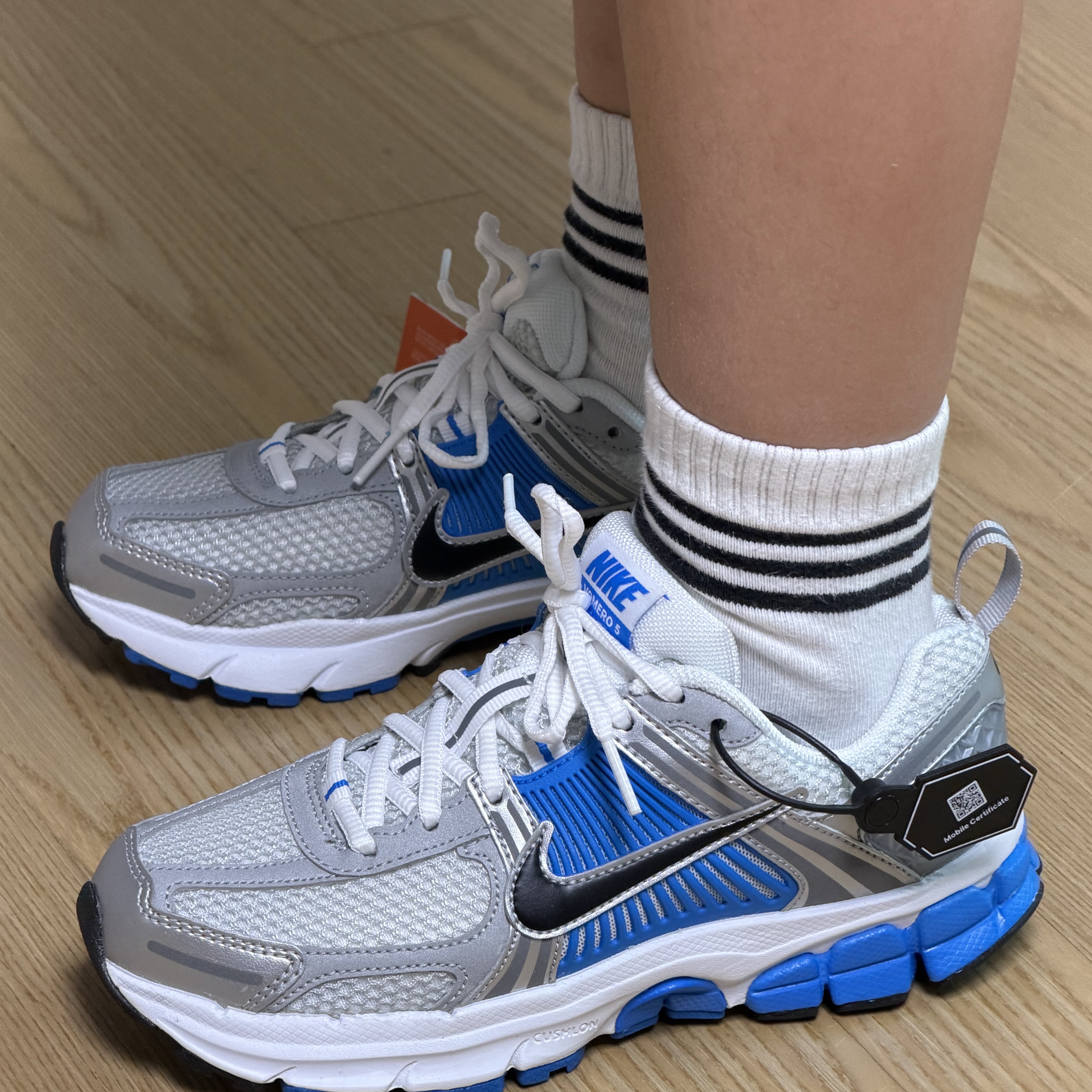 (GS) Nike Zoom Vomero 5 White Pure Platinum 착용 스타일 - 3