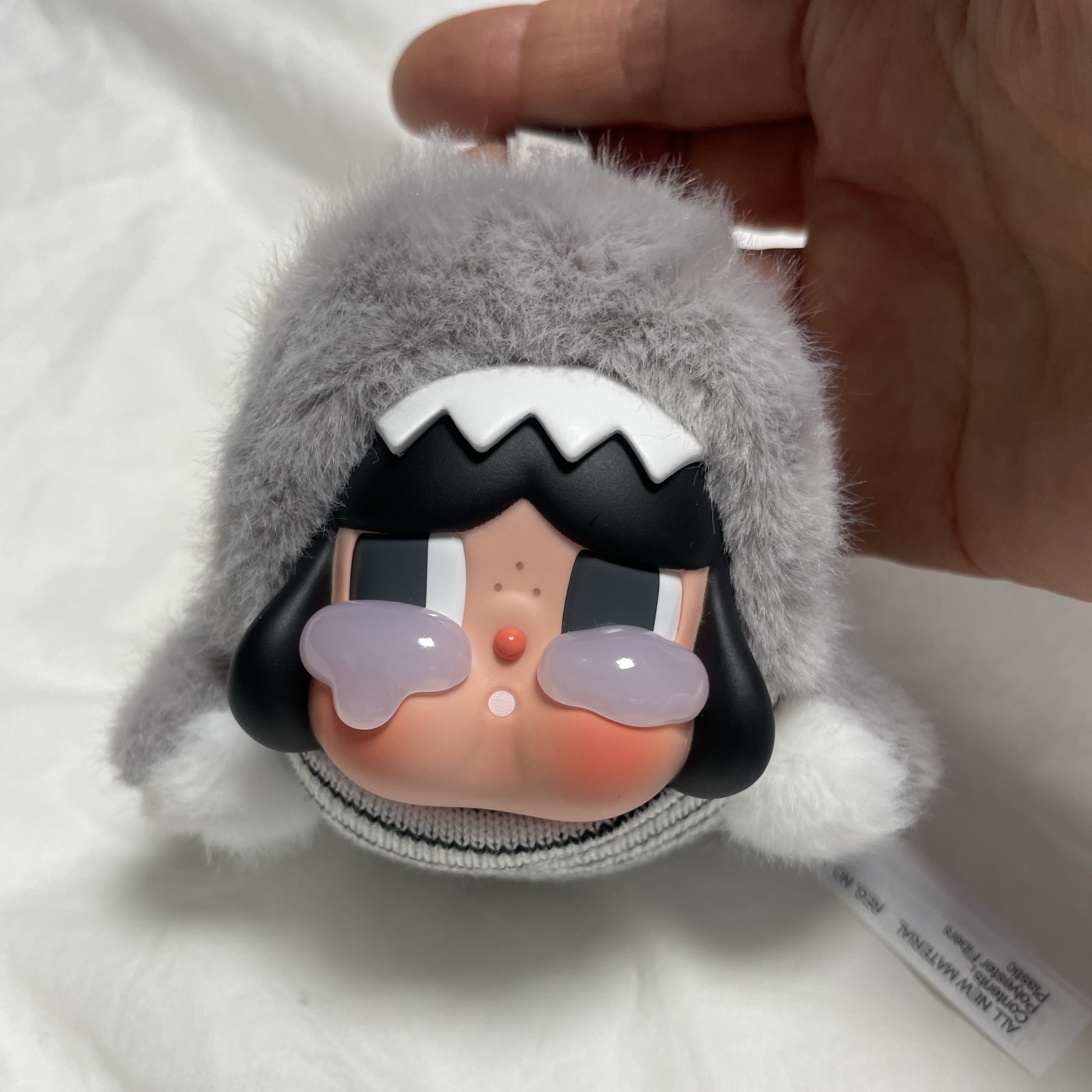 Pop Mart Crybaby Cry Me An Ocean Series Vinyl Plush Pendant The Shark (Opened Case) 착용 스타일