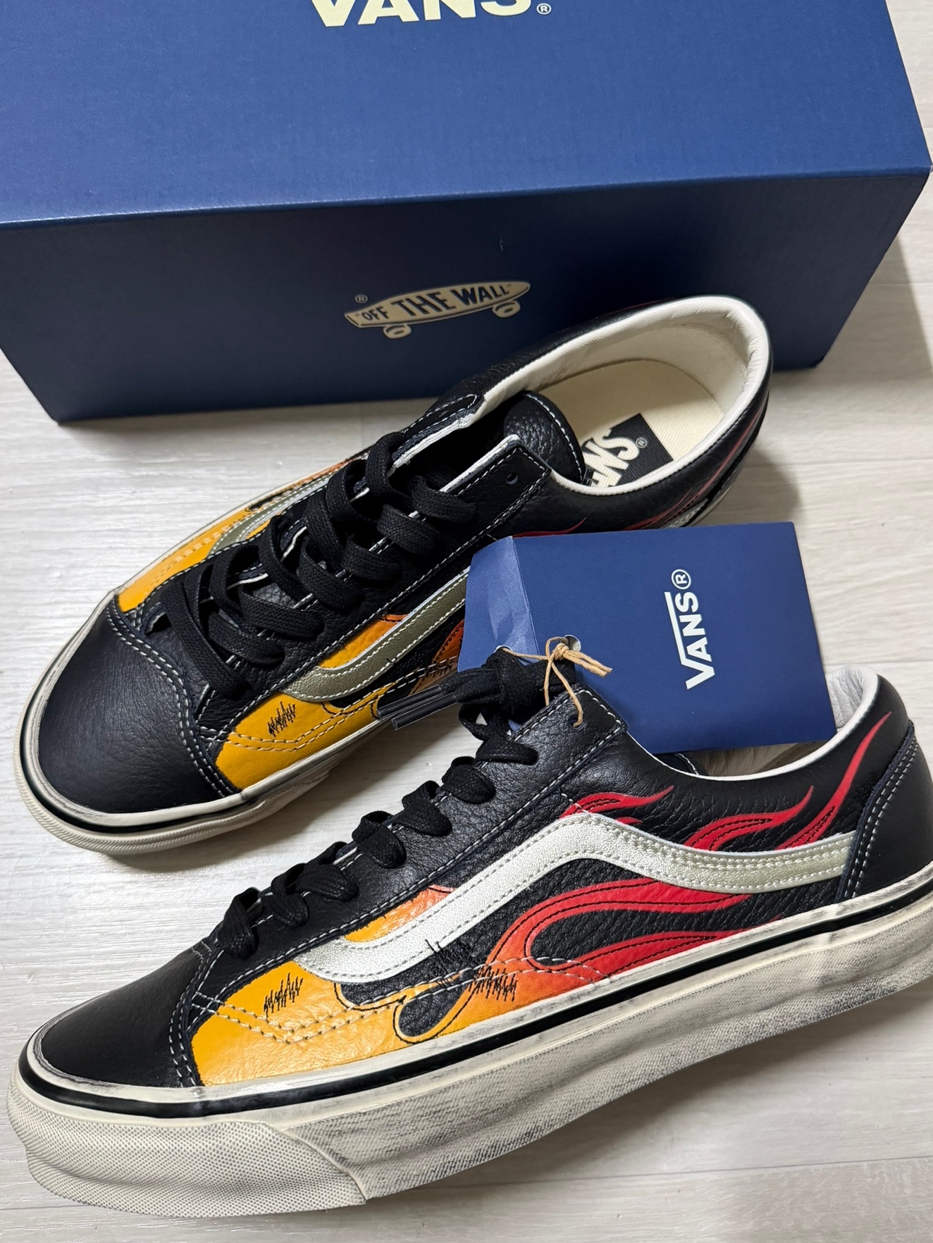 Vans LX Old Skool Flame Black Orange 착용 스타일 - 2