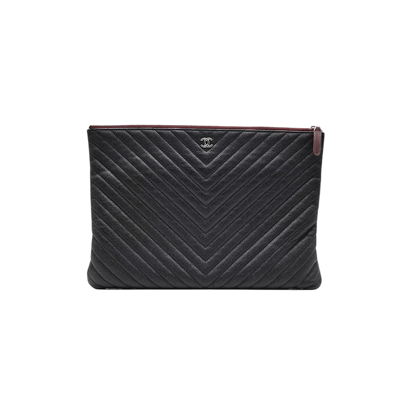 ITO2I3O3SCEW Chanel Caviar Chevron Large Clutch
