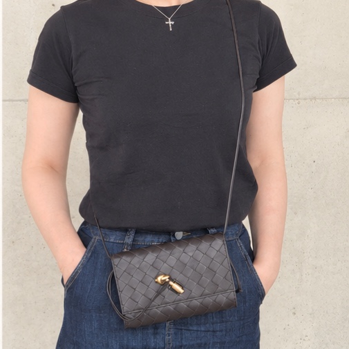 Bottega Veneta Andiamo Pouch Fondant 착용 스타일 - 2