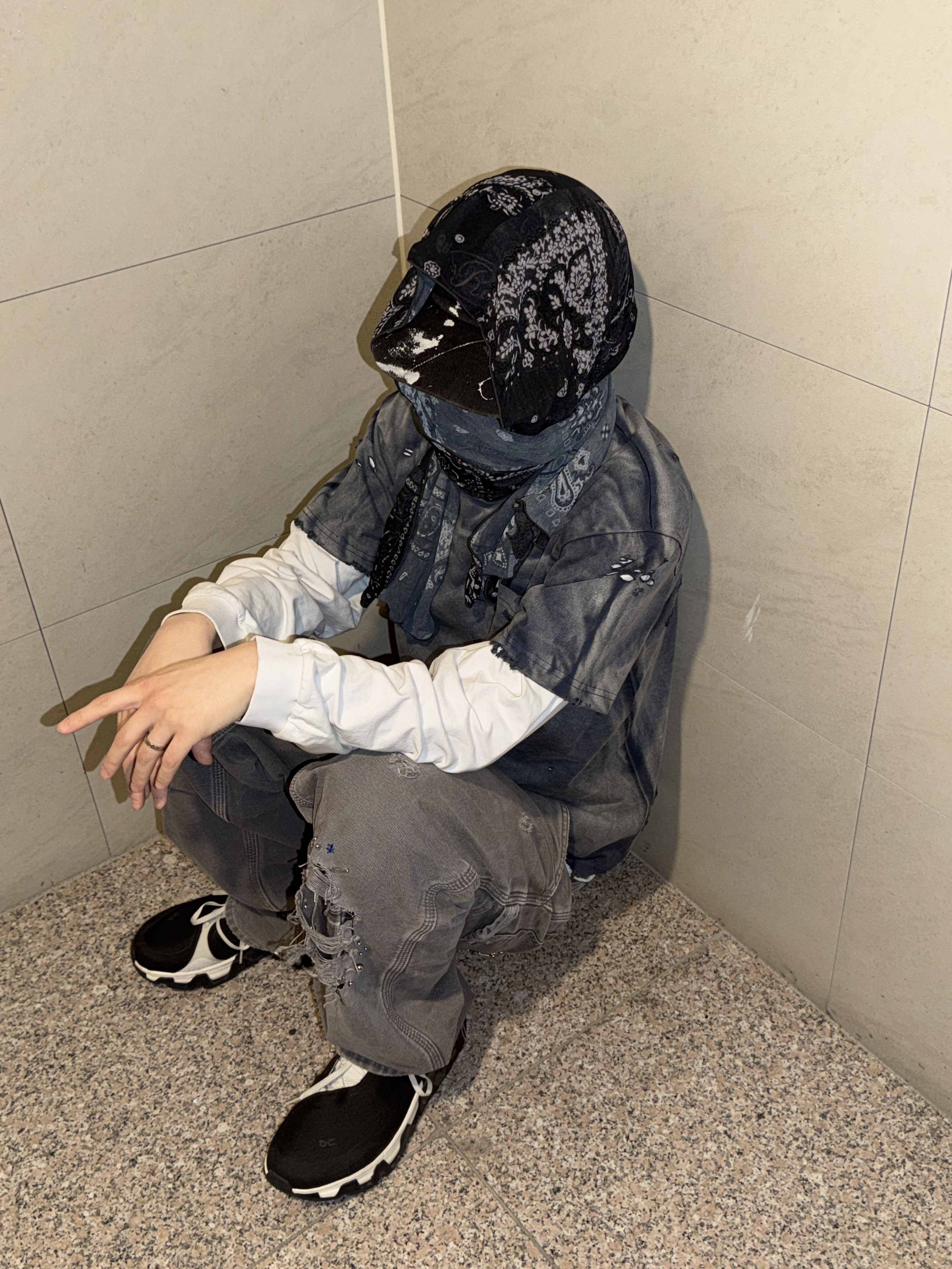 ROARINGRAD Washed Distressed T-Shirt Blue, On Running x Post Archive Faction (Paf) Cloudmonster Hyper Black 착용 스타일 - 4
