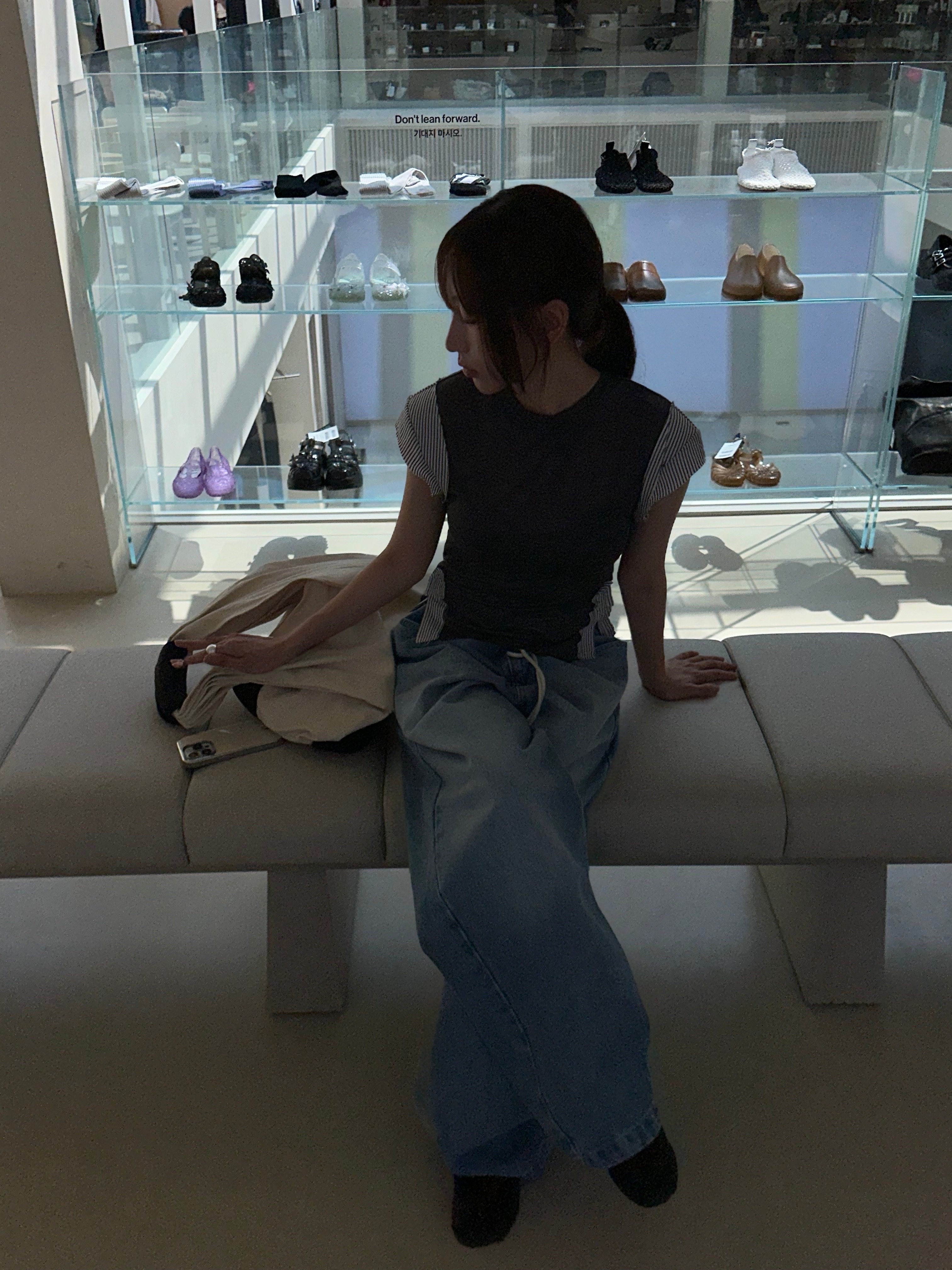 [KREAM 단독] About:Blank Tote Bag Black - 26FW, [KREAM 단독] About:Blank Denim Script Shirt Blue Wash - 26FW 착용 스타일 - 4