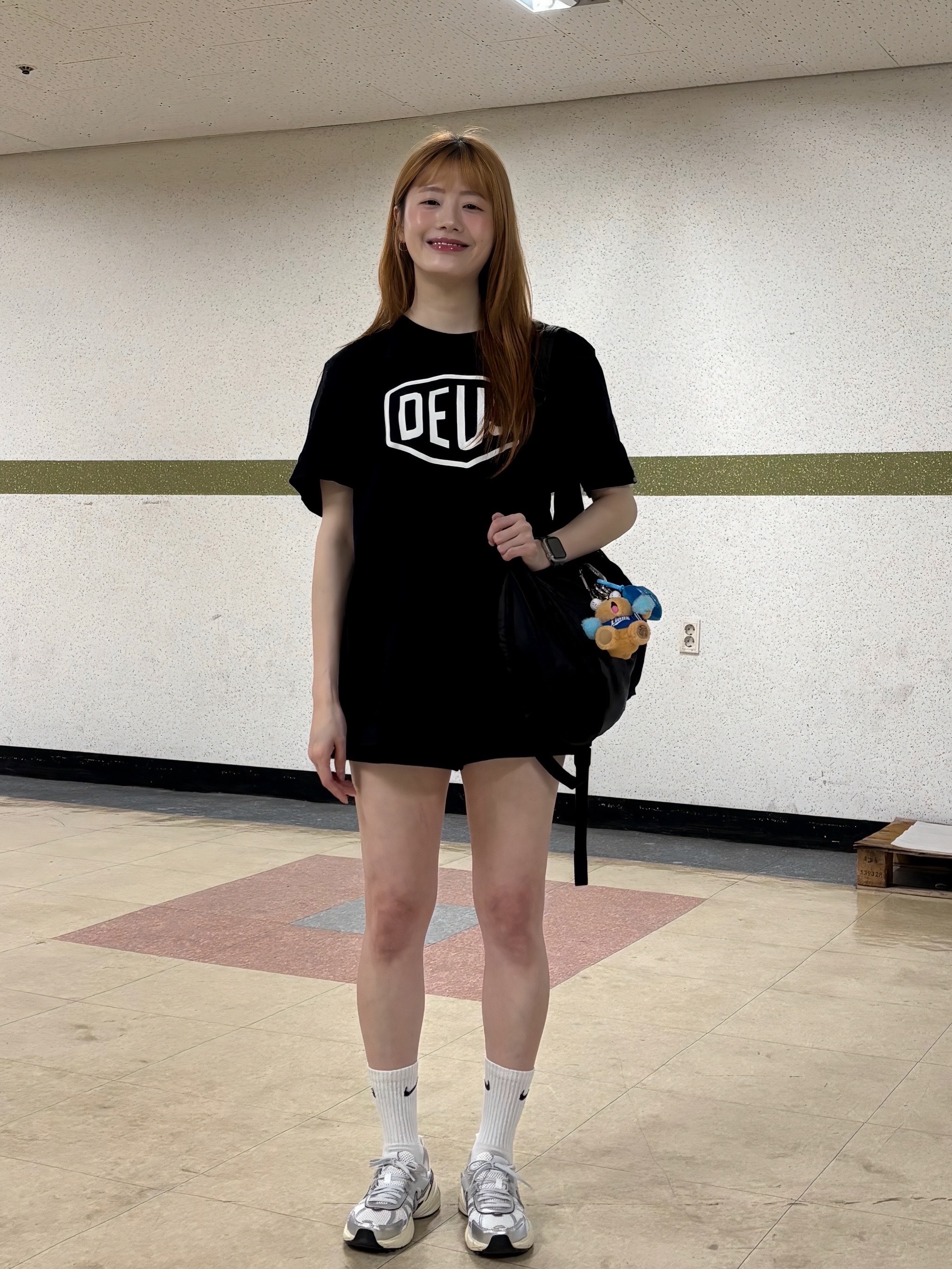 Deus Ex Machina Shield T-Shirt Black, Nike V2K Run Summit White Metallic Silver 착용 스타일 - 5