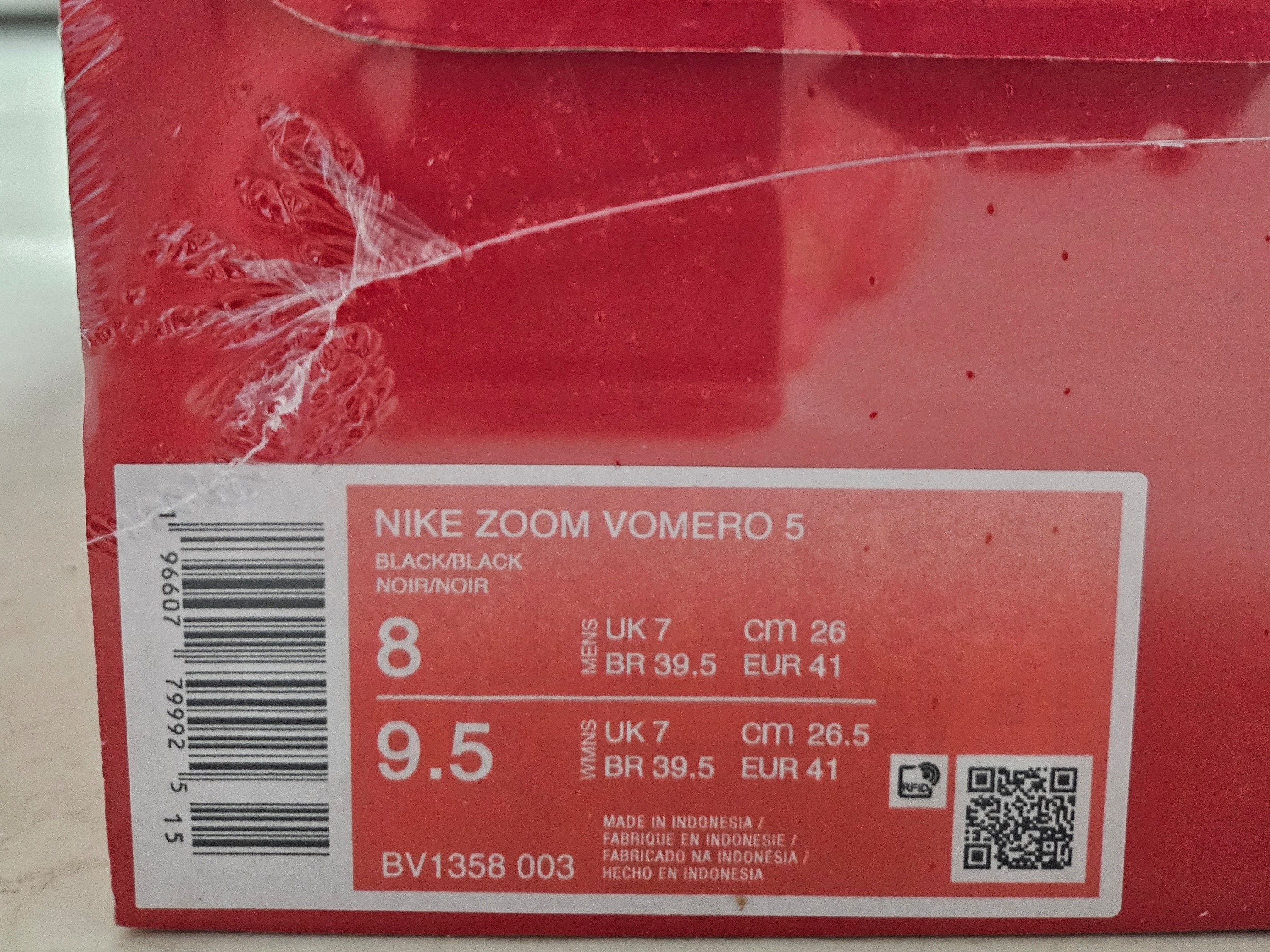 Nike Zoom Vomero 5 SP Black 착용 스타일 - 2
