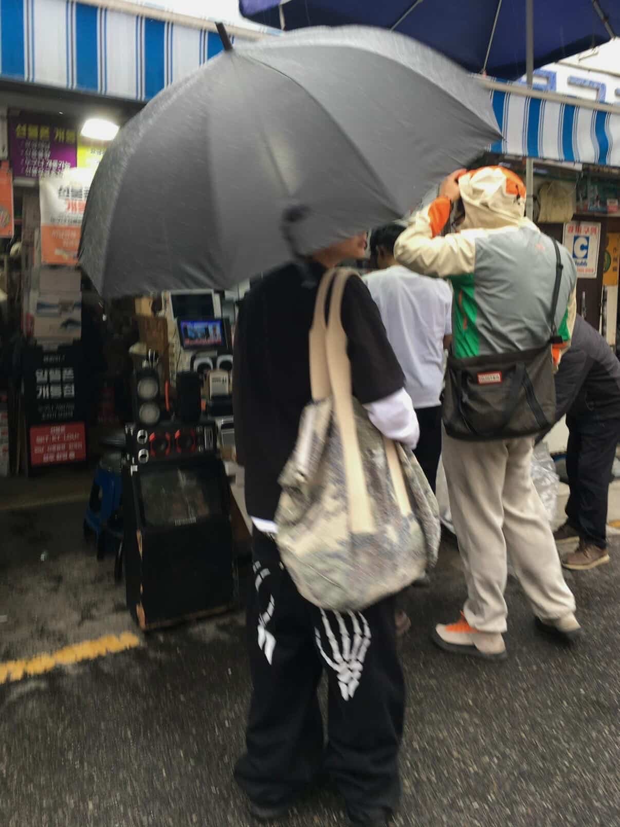Stussy Canvas Extra Large Tote Bag Highlander 착용 스타일 - 2