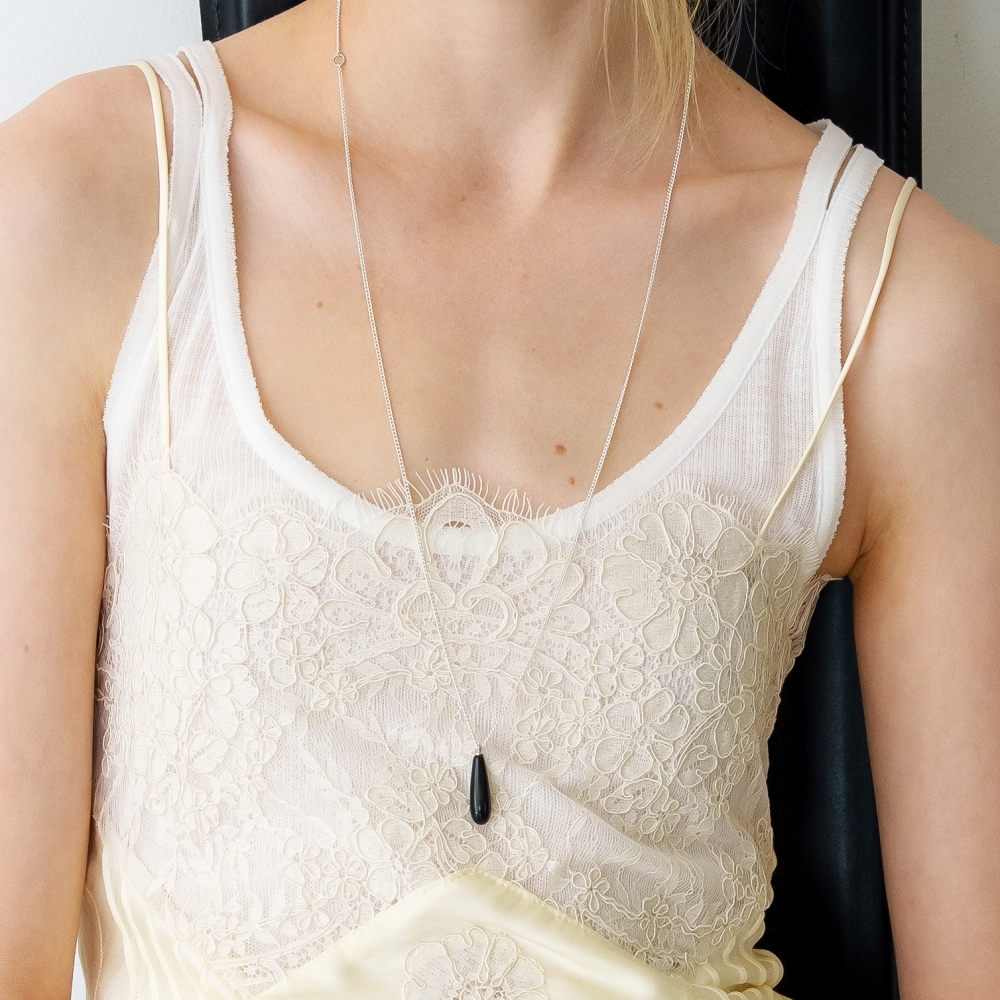 러브미몬스터 슬림 오닉스 드롭 롱 체인 목걸이 실버(lovememonster Slim Onyx Drop Long Chain Necklace SILVER) - 2
