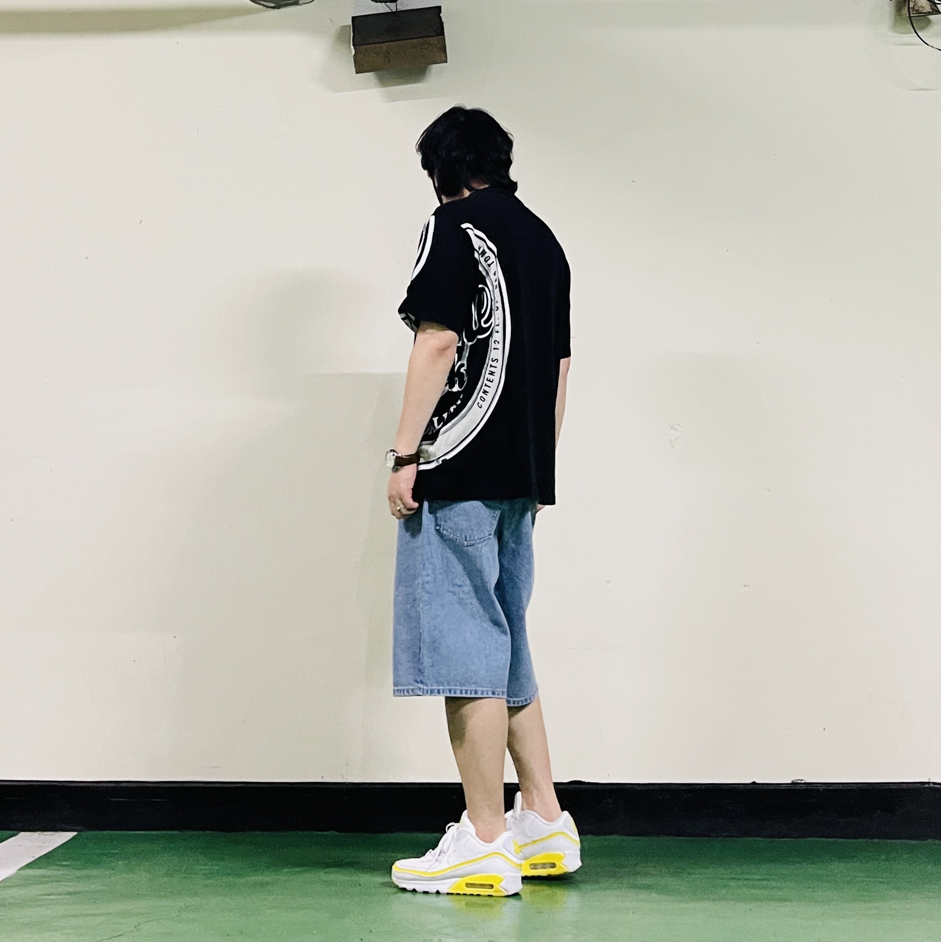 Supreme Baggy Denim Short Washed Indigo - 26SS, Supreme Lager S/S Top Black - 25SS 착용 스타일 - 2