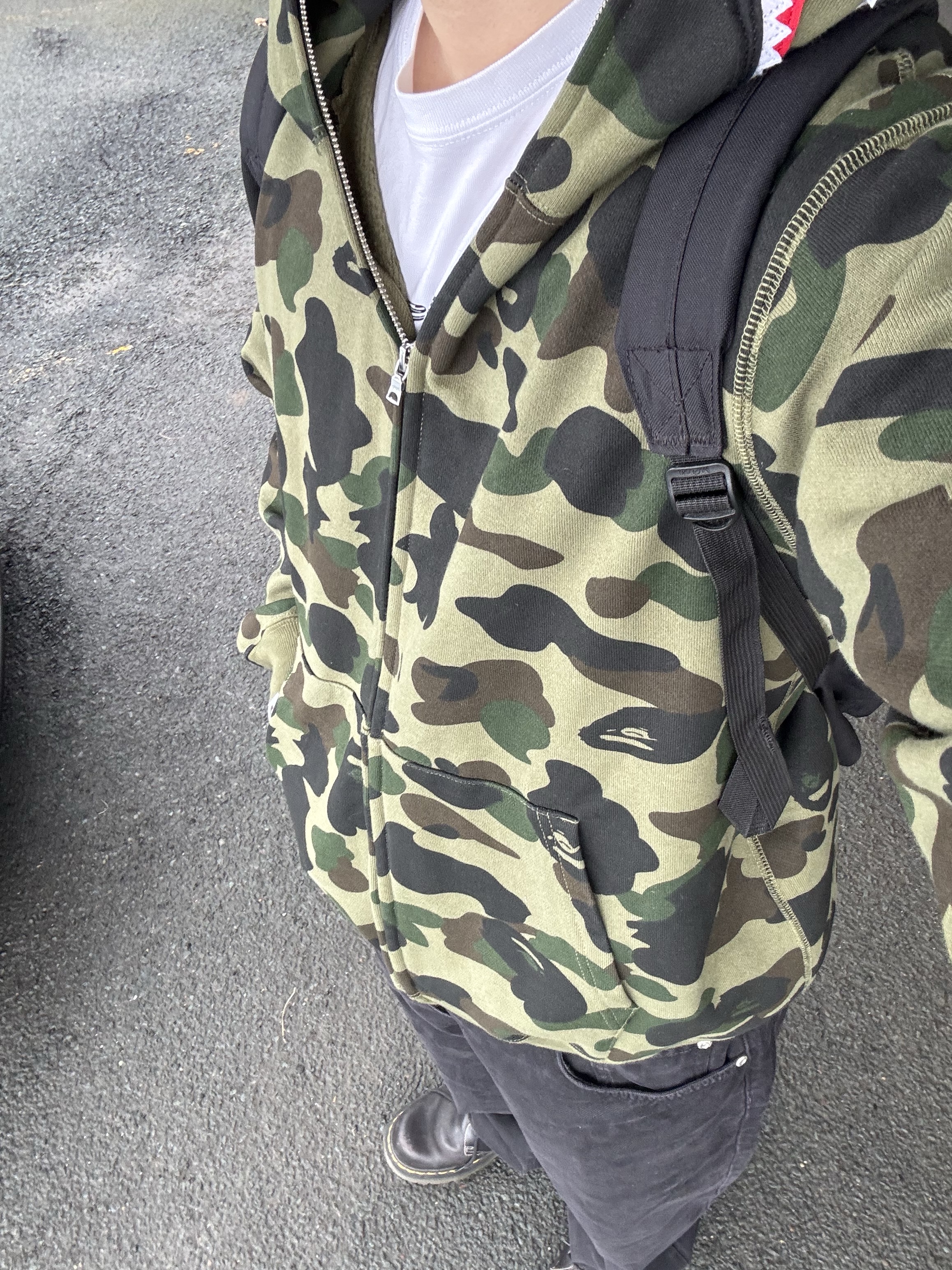 BAPE 1st Camo Shark Full Zip Hoodie Army Green 착용 스타일