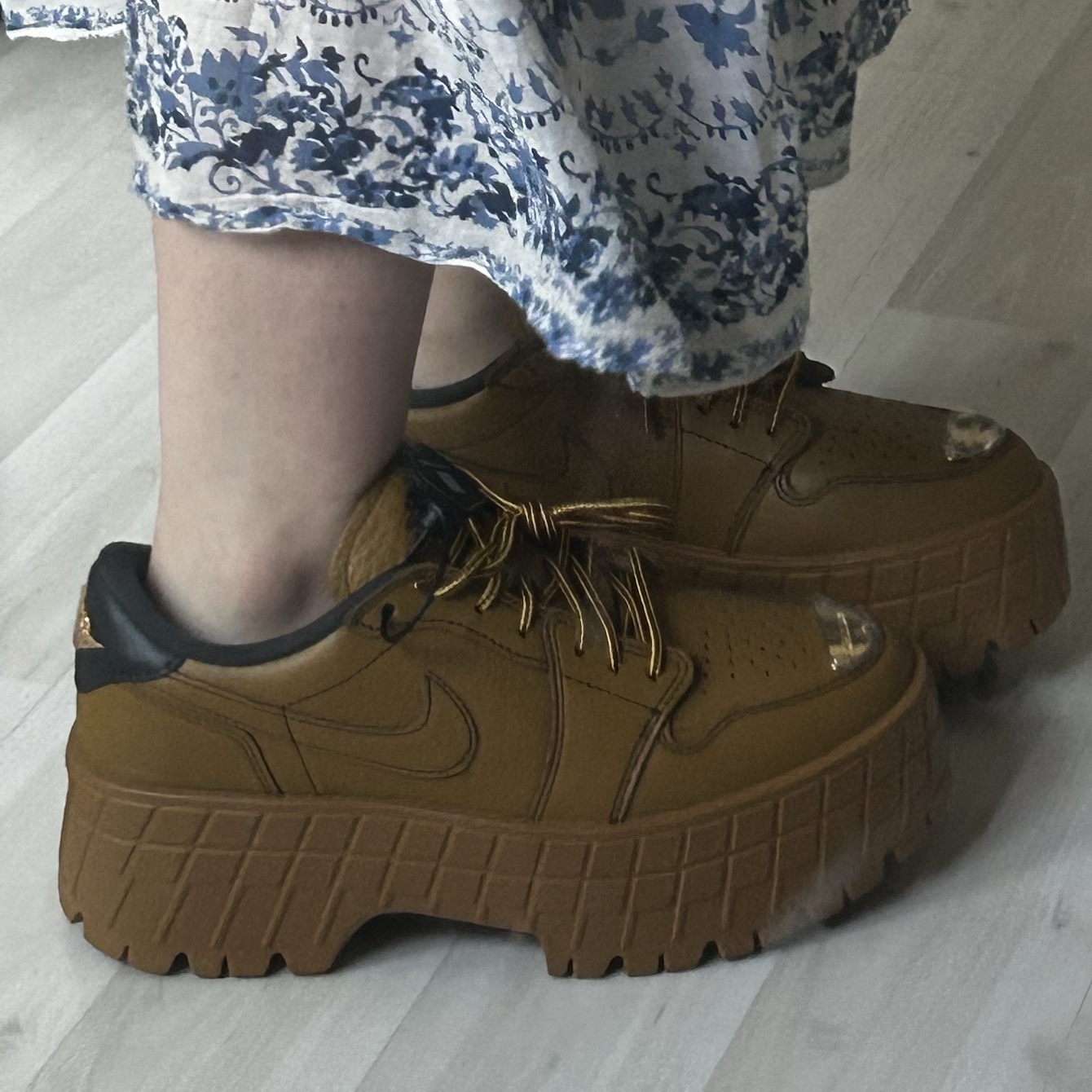 (W) Jordan 1 Brooklyn Low Wheat Team Red 착용 스타일 - 3