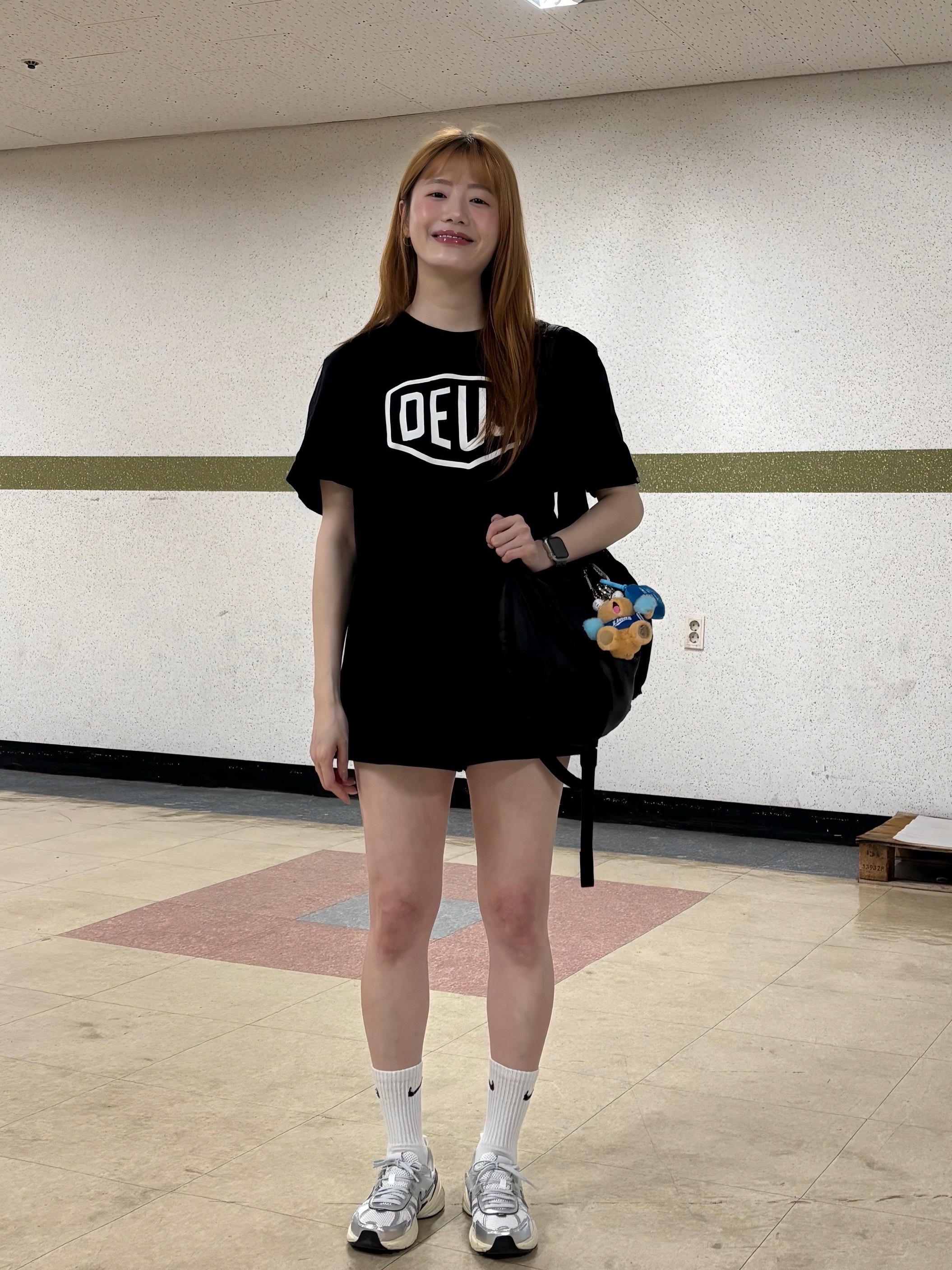 Deus Ex Machina Shield T-Shirt Black, Nike V2K Run Summit White Metallic Silver 착용 스타일 - 6