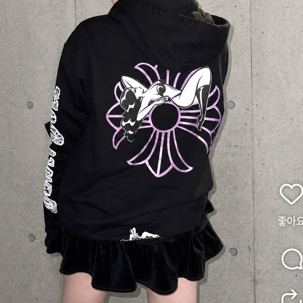 Chrome Hearts Deadly Doll Arm Logo Fleece Pullover Hoodie Black 착용 스타일
