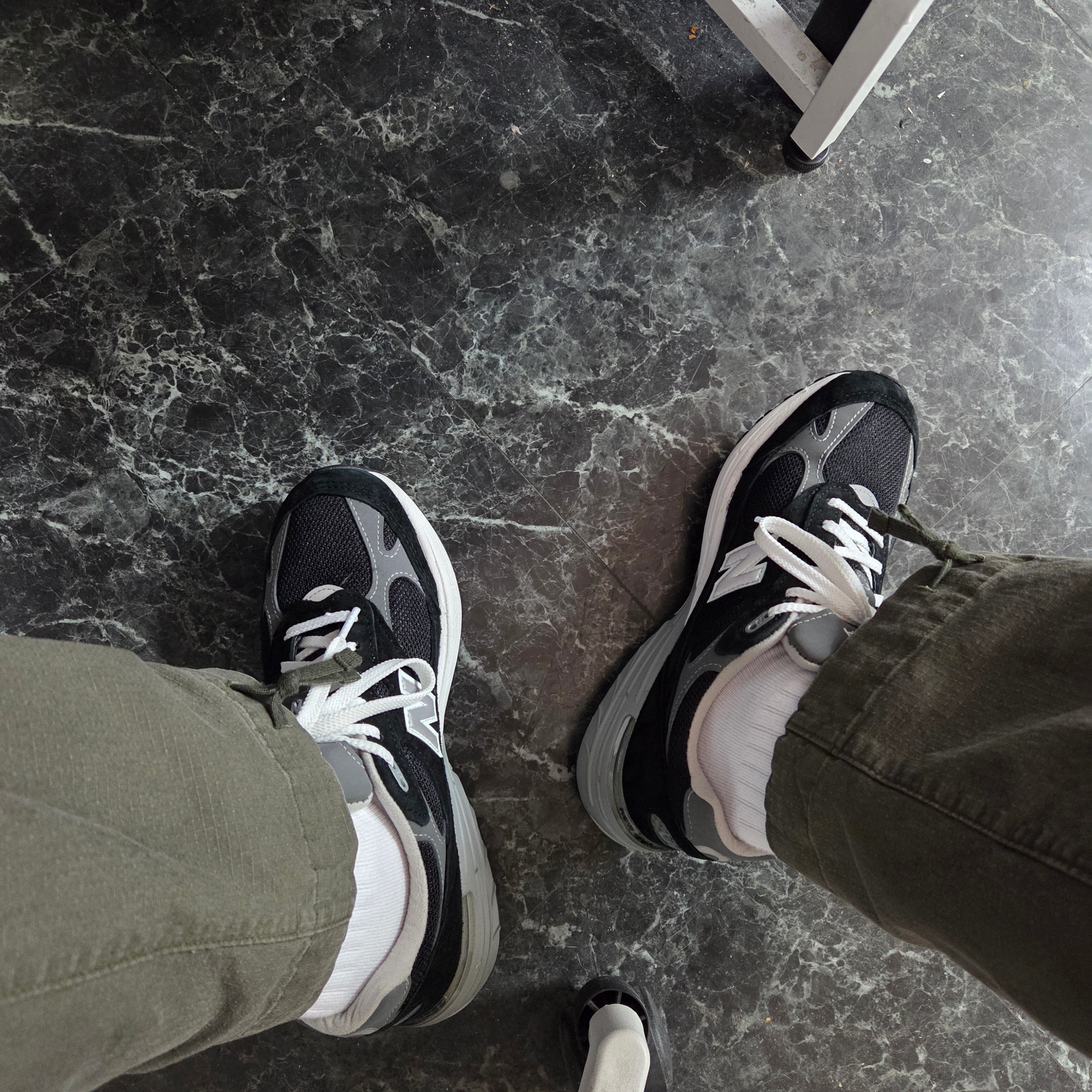 New Balance 993 Made in USA Black - D Standard 착용 스타일 - 2