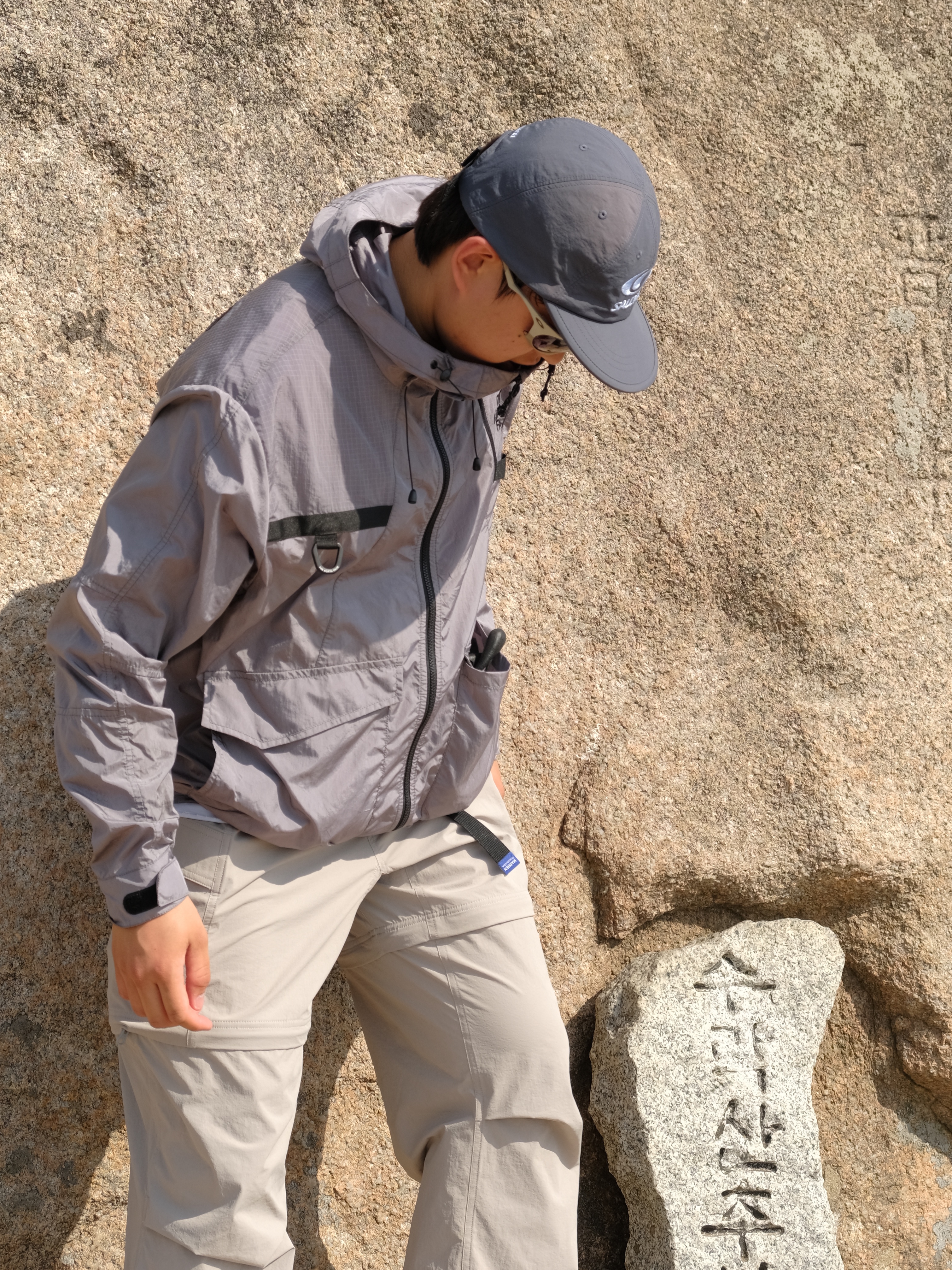 Oakley Plantaris Matte Sand Frame Prizm Brown Gradient Lenses Regular Universal Fit, The North Face White Label Sheldon Jacket Cool Gray 착용 스타일 - 5