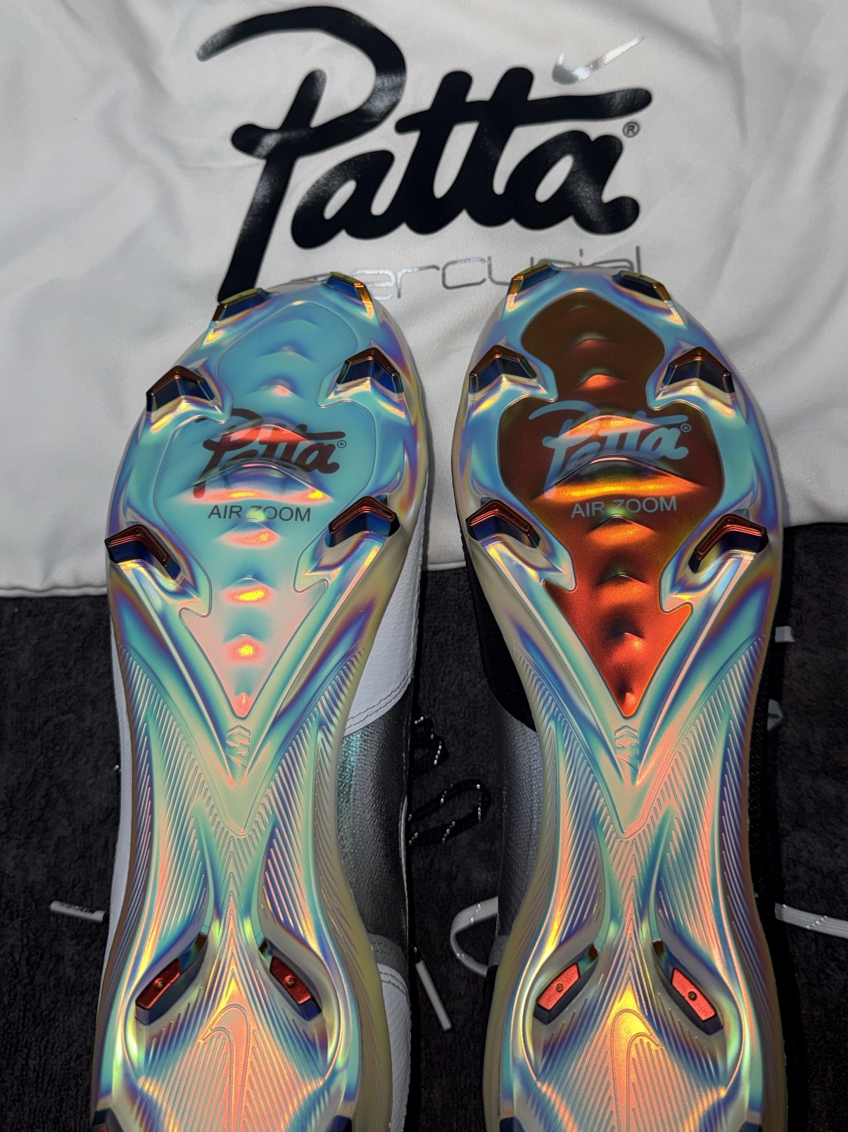 Nike x Patta Mercurial Zoom Vapor 16 Elite FG SE Unite Metallic Silver and Coconut Milk 착용 스타일 - 3