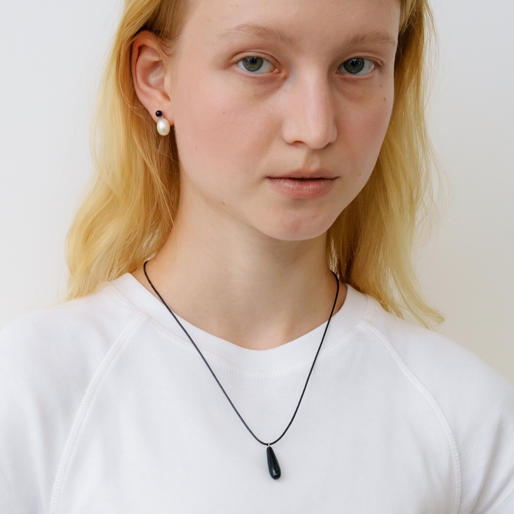 러브미몬스터 슬림 오닉스 드롭 롱 끈 목걸이 블랙(lovememonster Slim Onyx Drop Long Strap Necklace BLACK) - 2