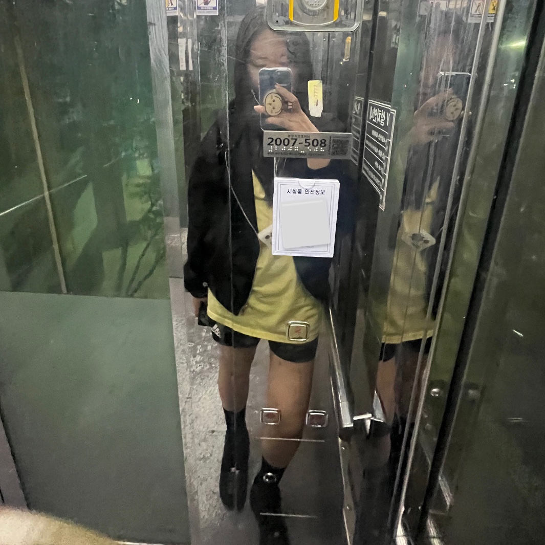 Thevinylhouse Star T-Shirt Yellow 착용 스타일 - 2